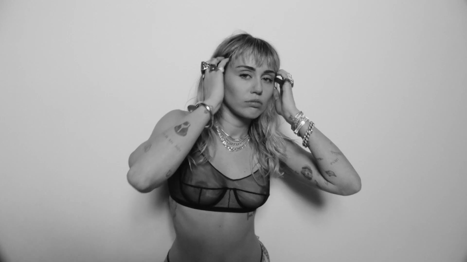 Miley Cyrus Monochrome Wallpapers