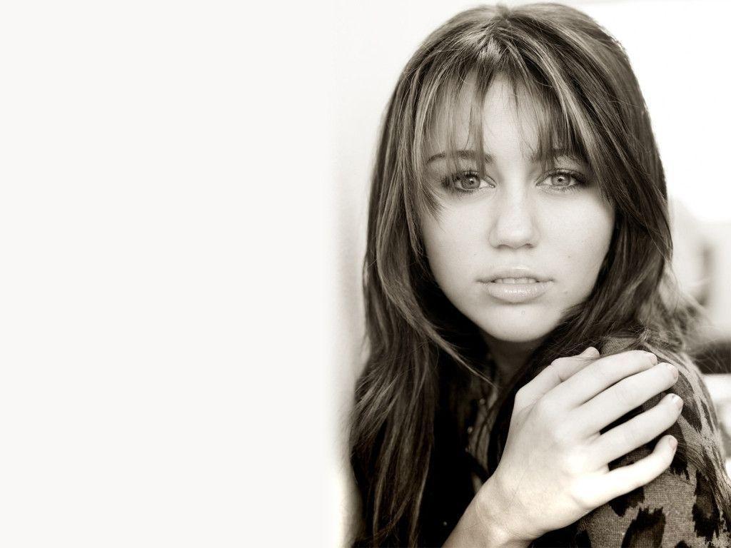 Miley Cyrus Monochrome 2017 Wallpapers