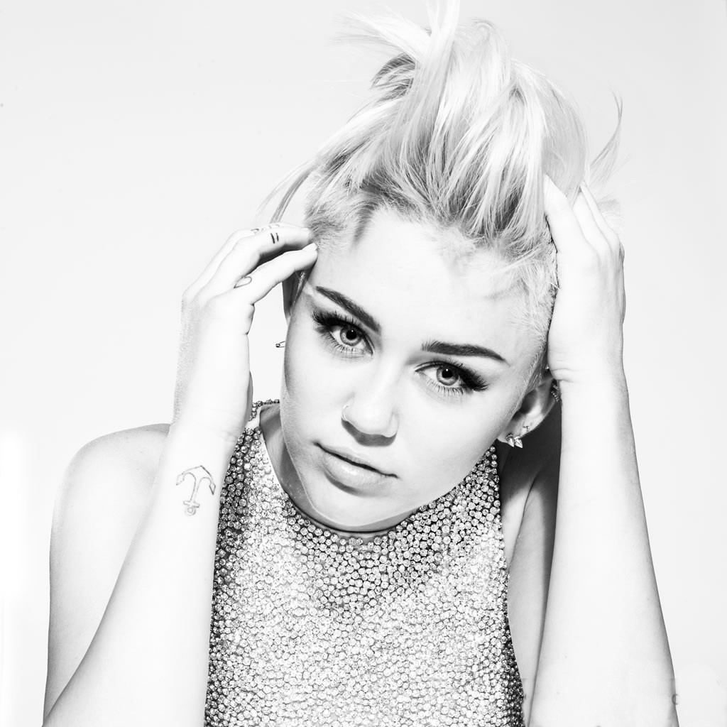 miley cyrus, girl, hands Wallpapers