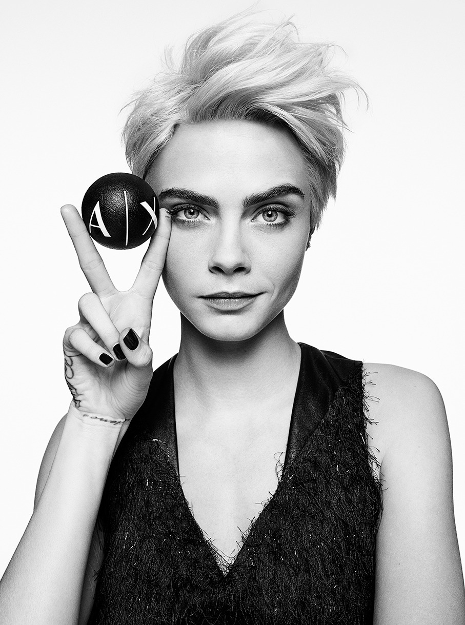 Model Cara Delevingne Short Hair Wallpapers