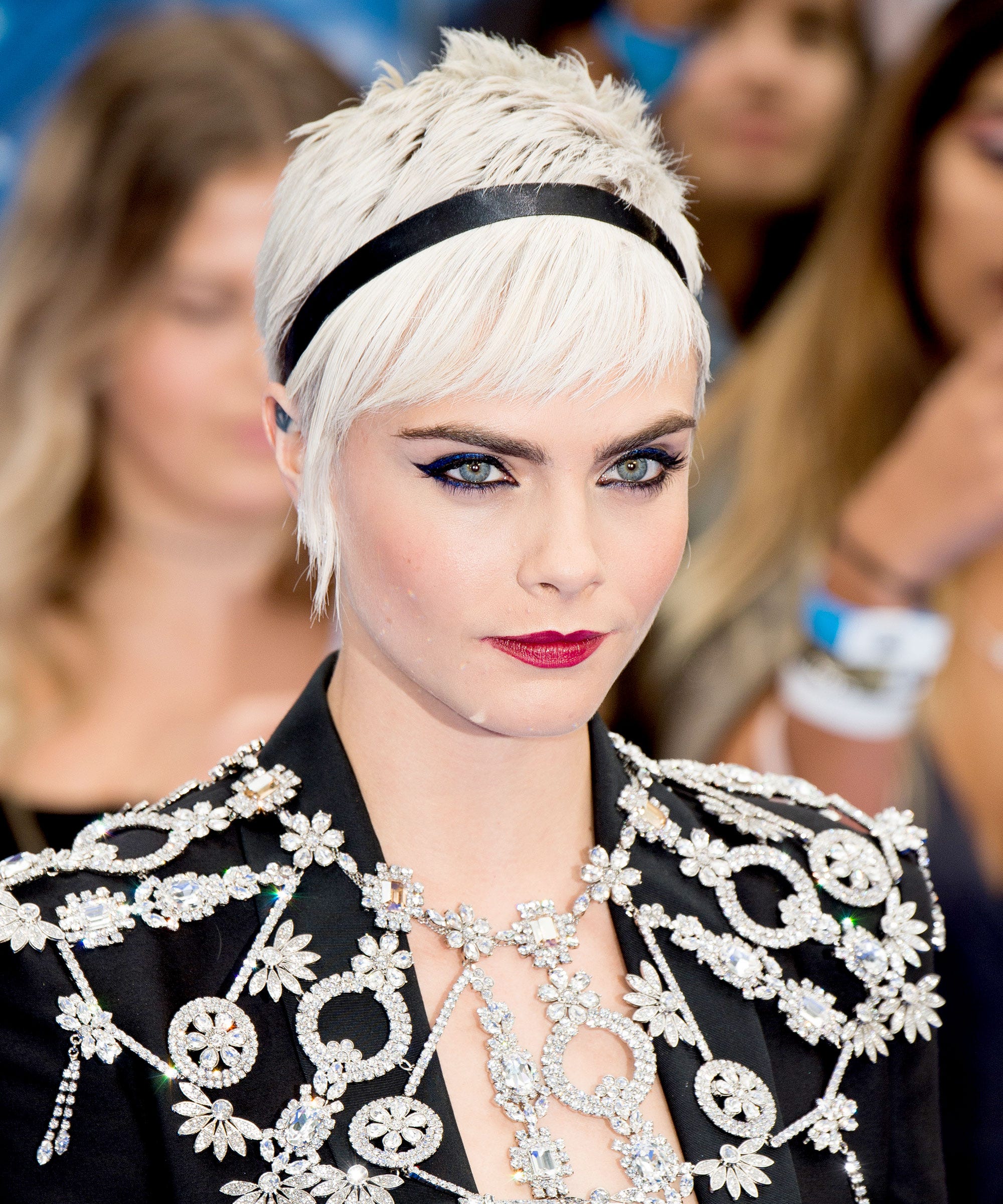 Model Cara Delevingne Short Hair Wallpapers