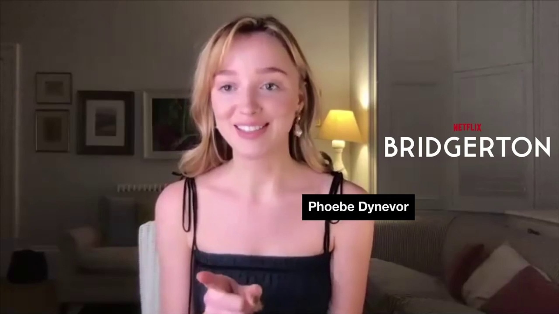 Netflix Phoebe Dynevor Wallpapers