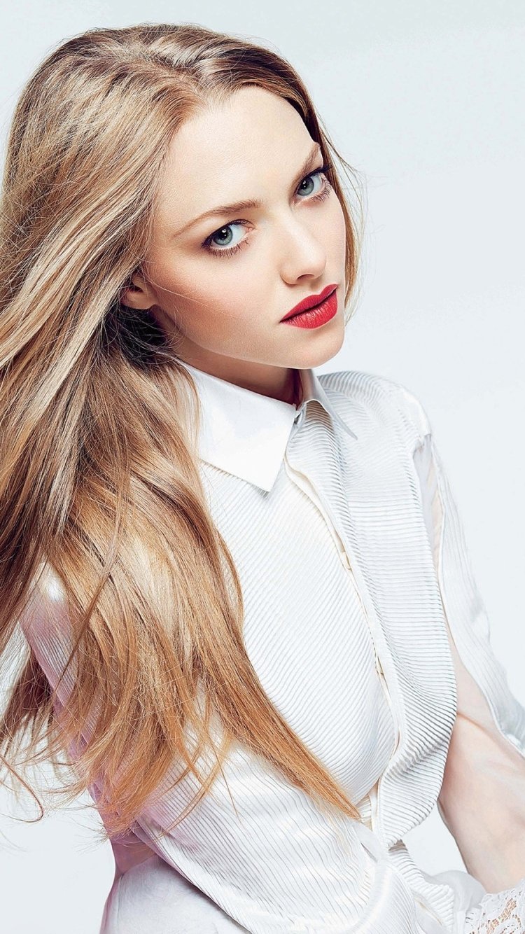 New Amanda Seyfried Actress 2021 Wallpapers