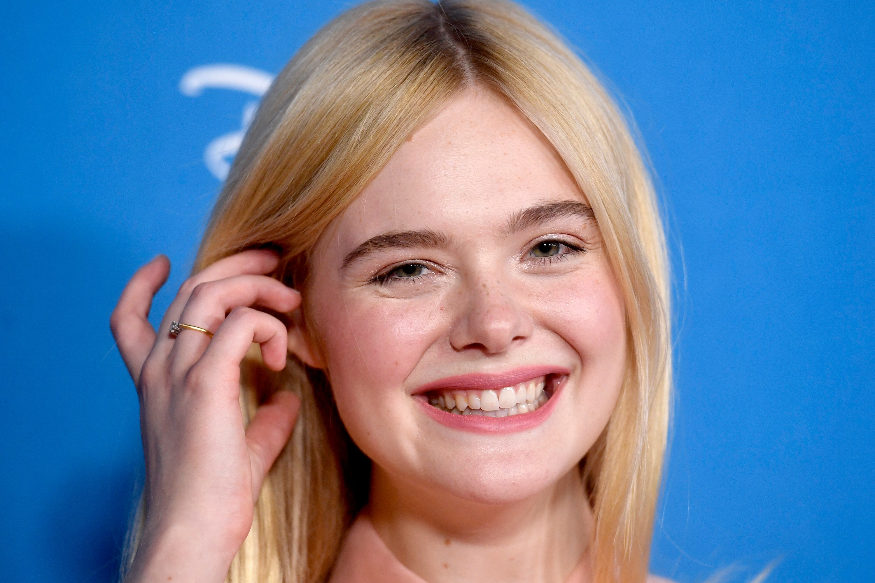 New Elle Fanning Actress 2021 Wallpapers