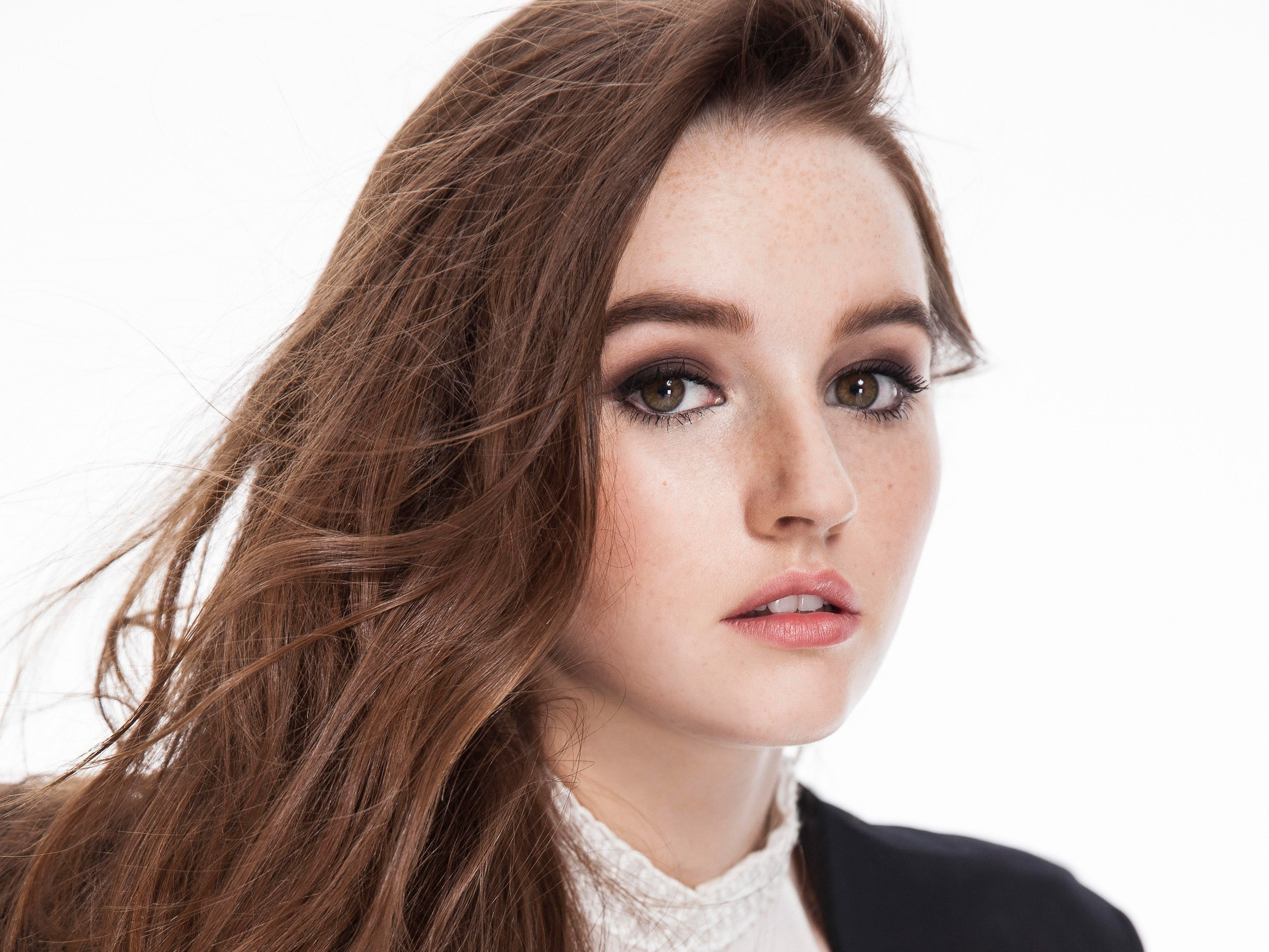 New Kaitlyn Dever Wallpapers