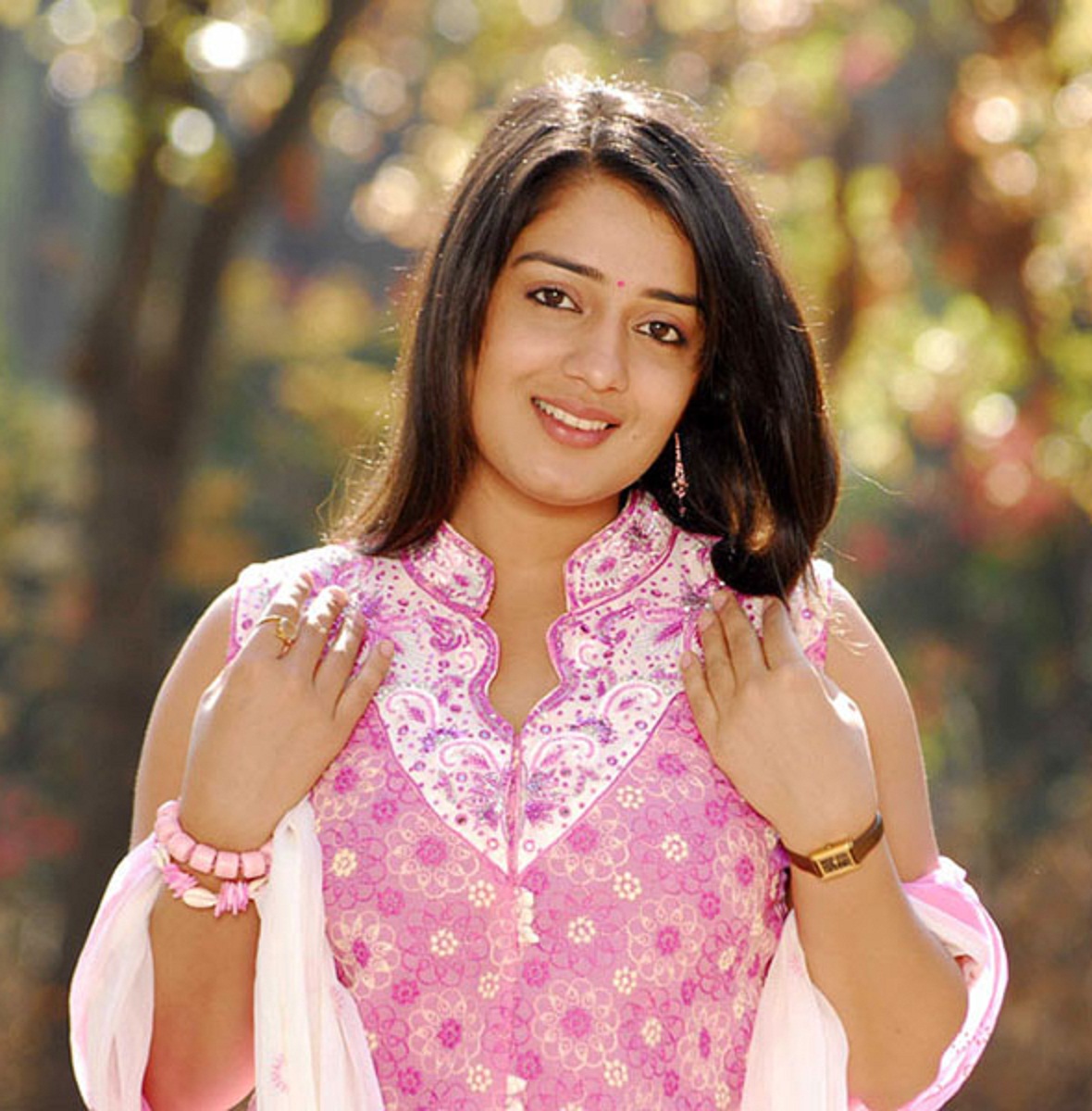 Nikita Thukral Wallpapers