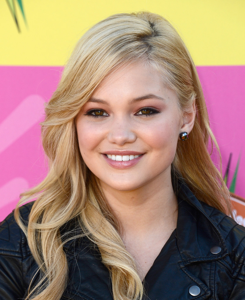 Olivia Holt Actress Portrait 2021 Wallpapers