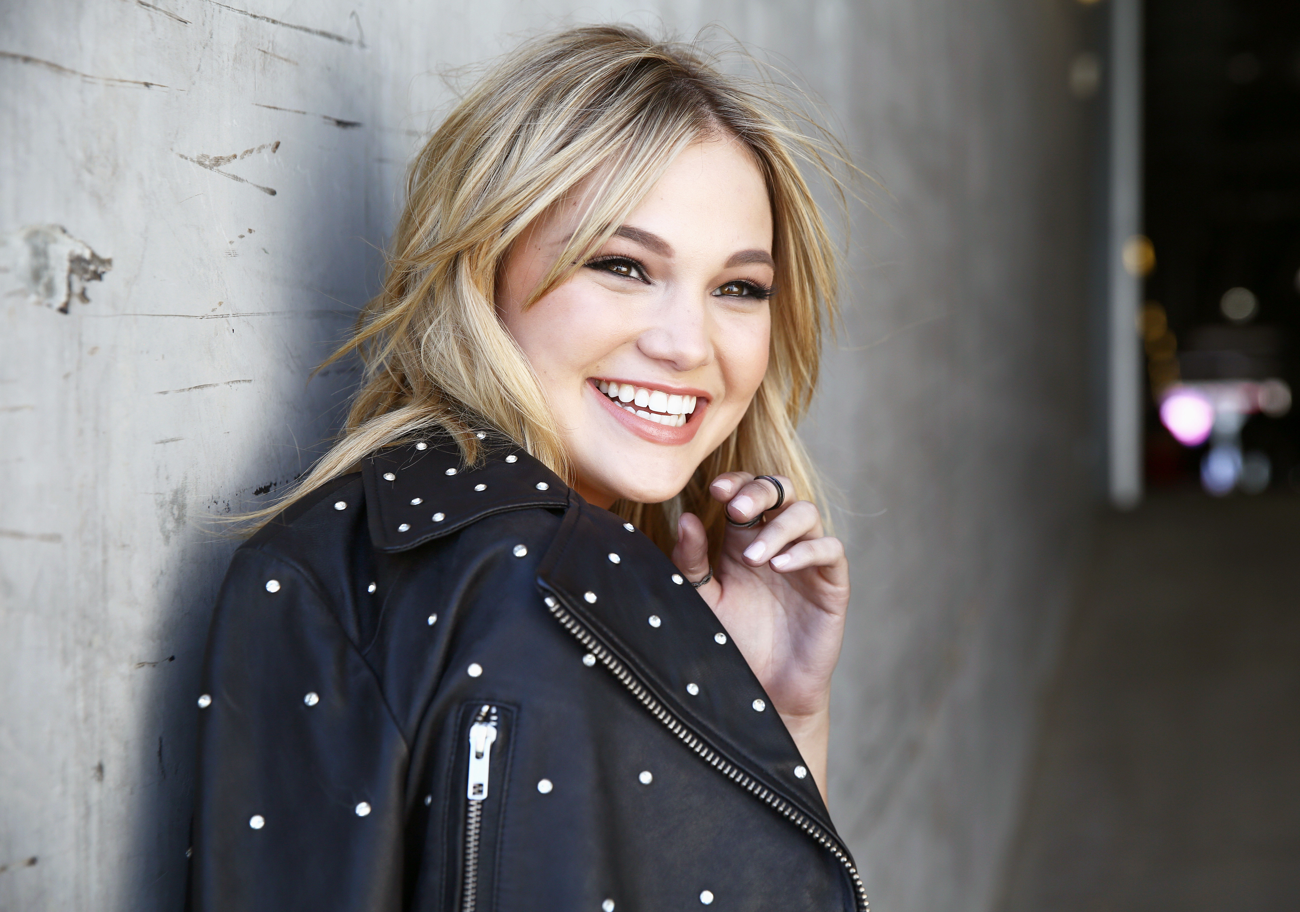 Olivia Holt Actress Portrait 2021 Wallpapers