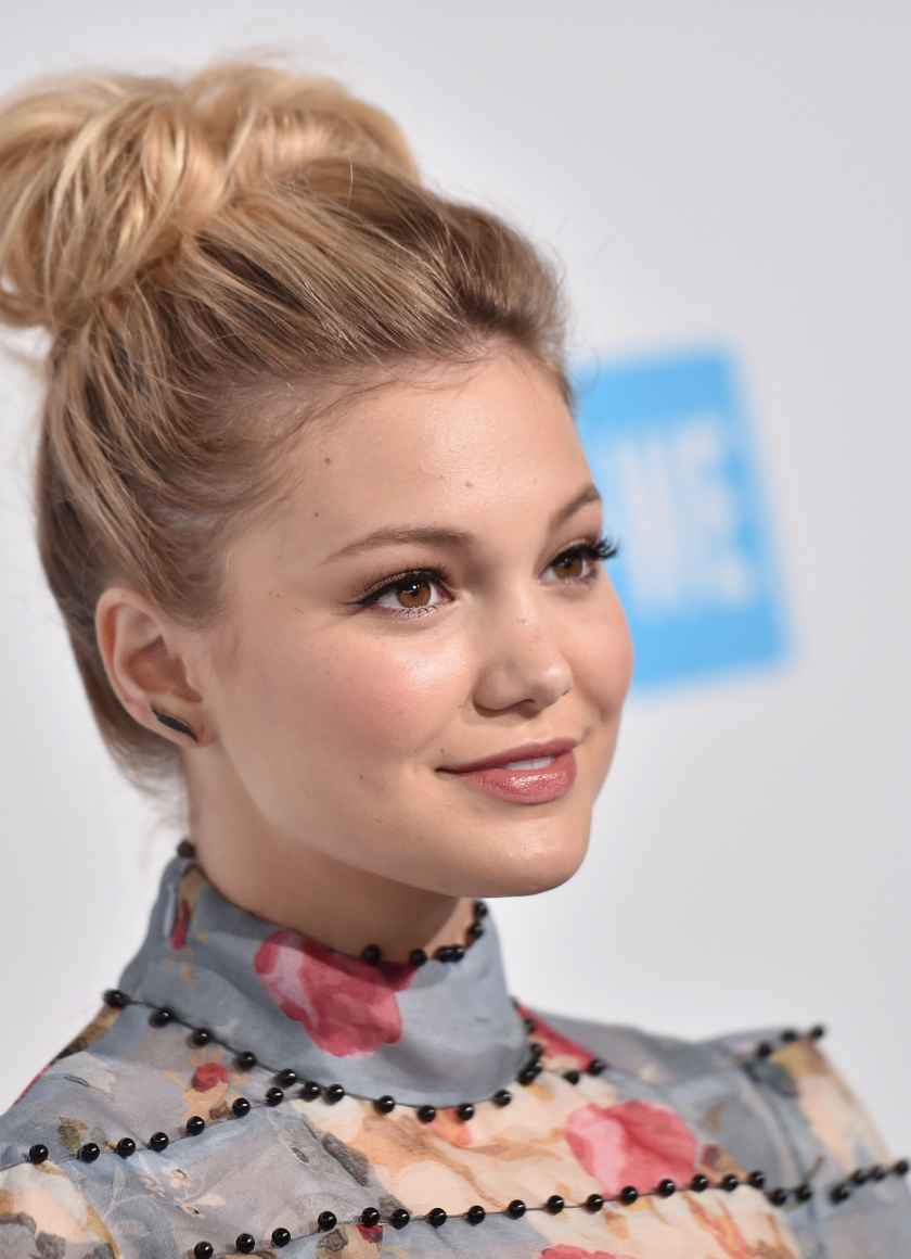 Olivia Holt Actress Portrait 2021 Wallpapers