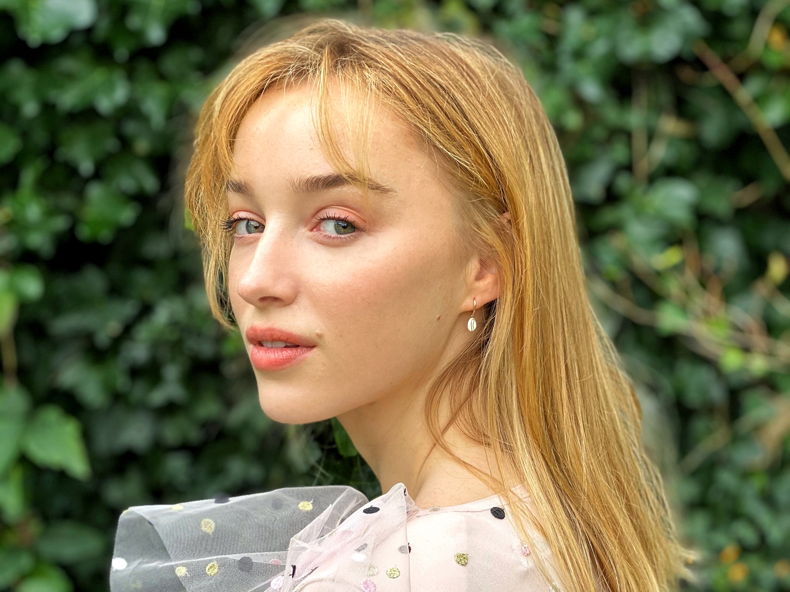 Phoebe Dynevor Cute 2021 Wallpapers