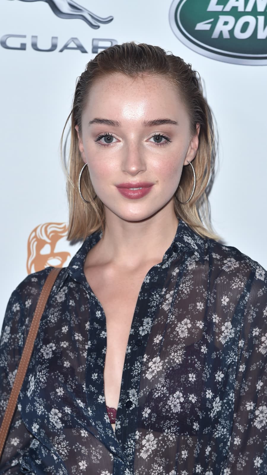 Phoebe Dynevor Cute 2021 Wallpapers