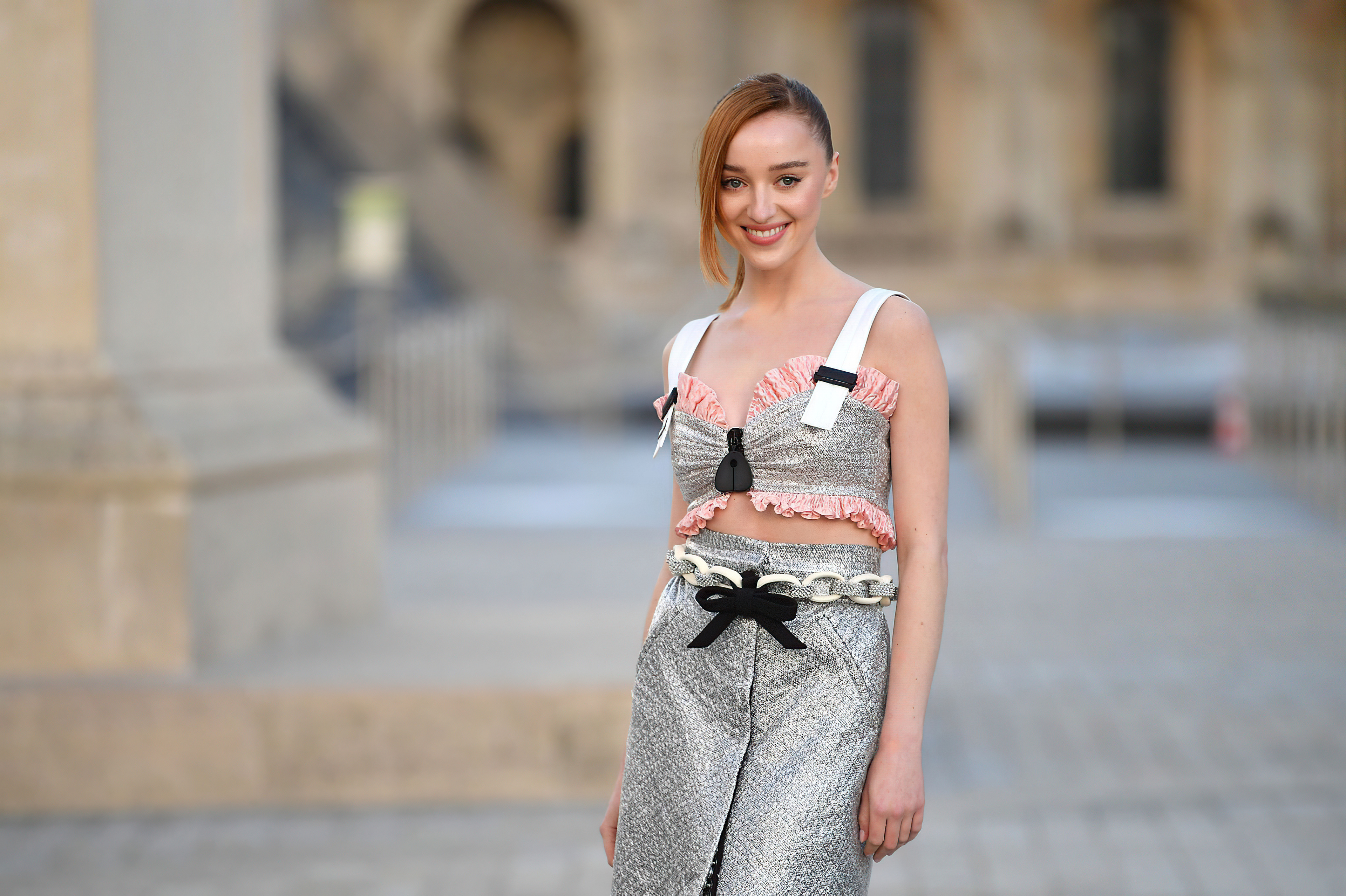 Phoebe Dynevor Cute 2021 Wallpapers