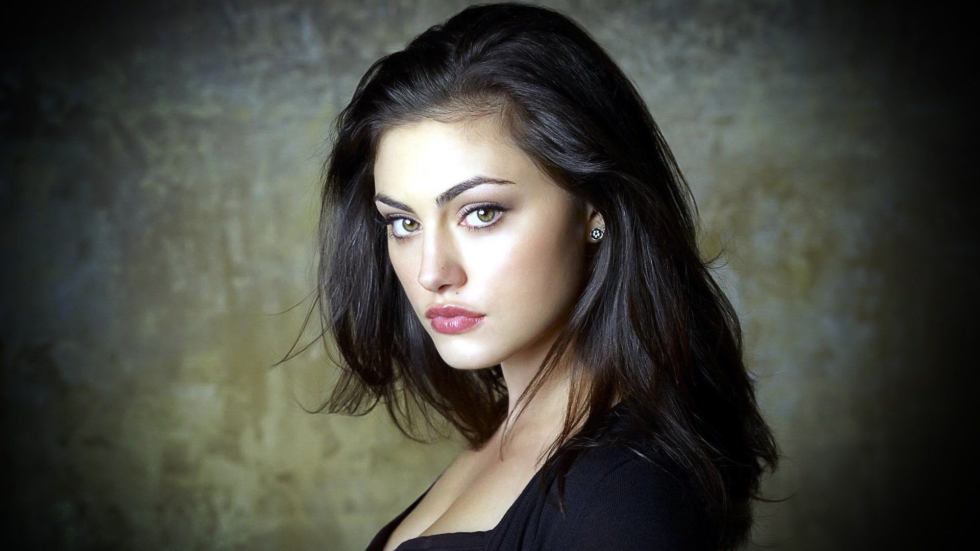 Phoebe Tonkin Australian Model Monochrome Wallpapers