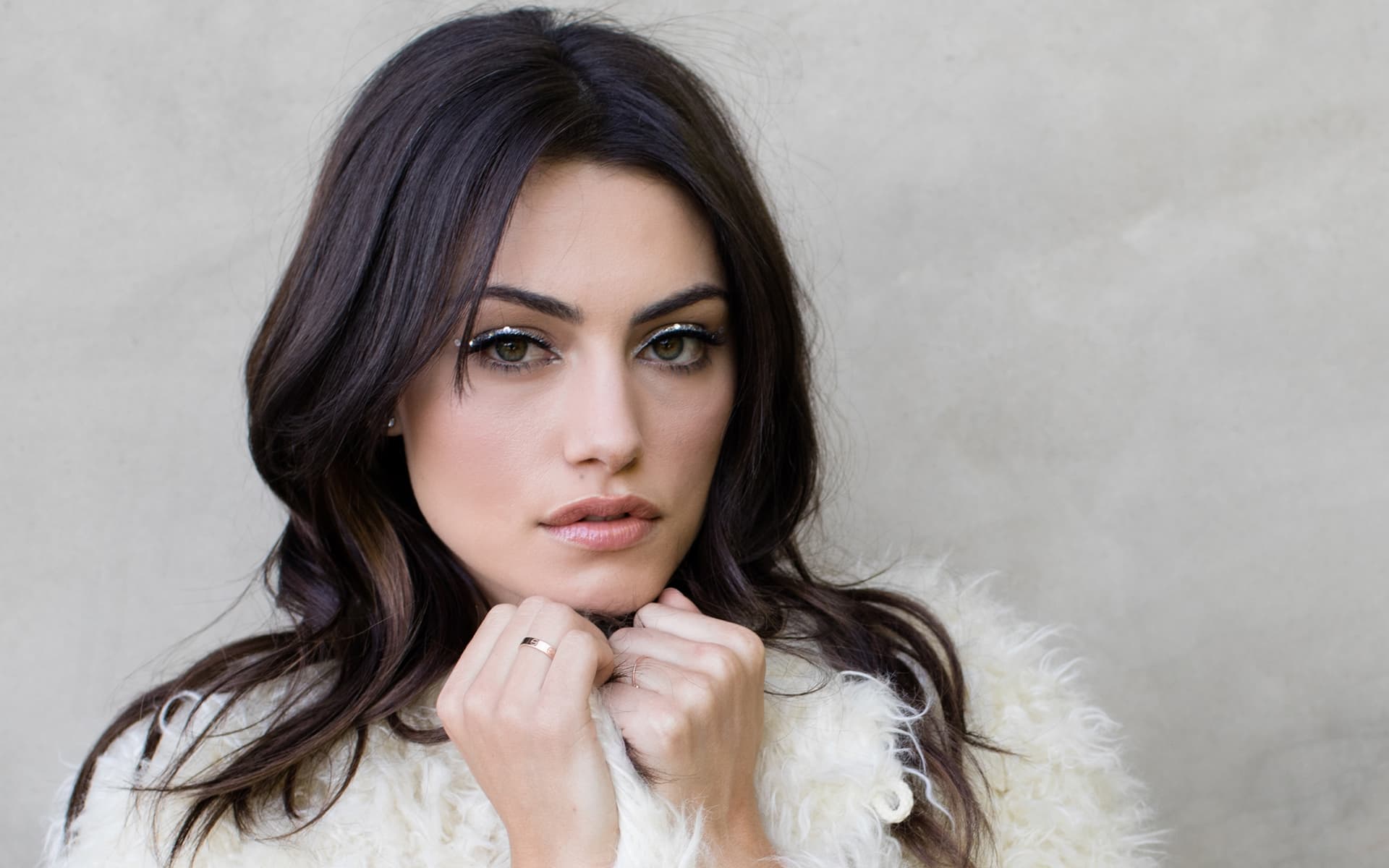 Phoebe Tonkin Australian Model Monochrome Wallpapers