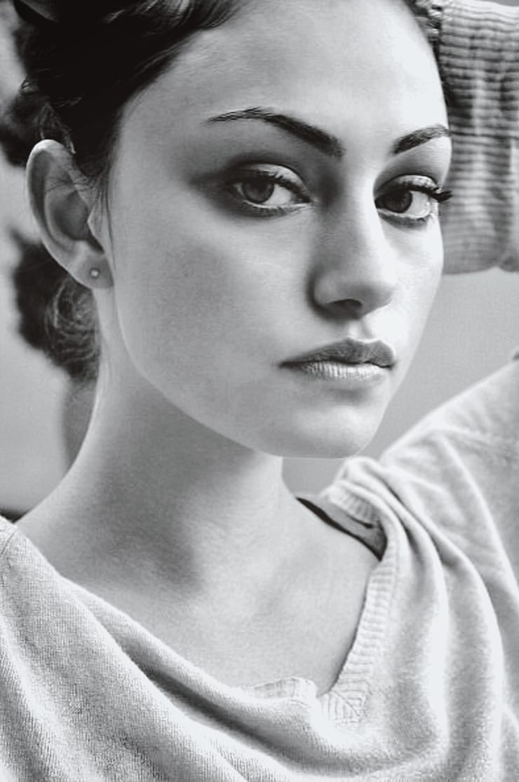 Phoebe Tonkin Australian Model Monochrome Wallpapers