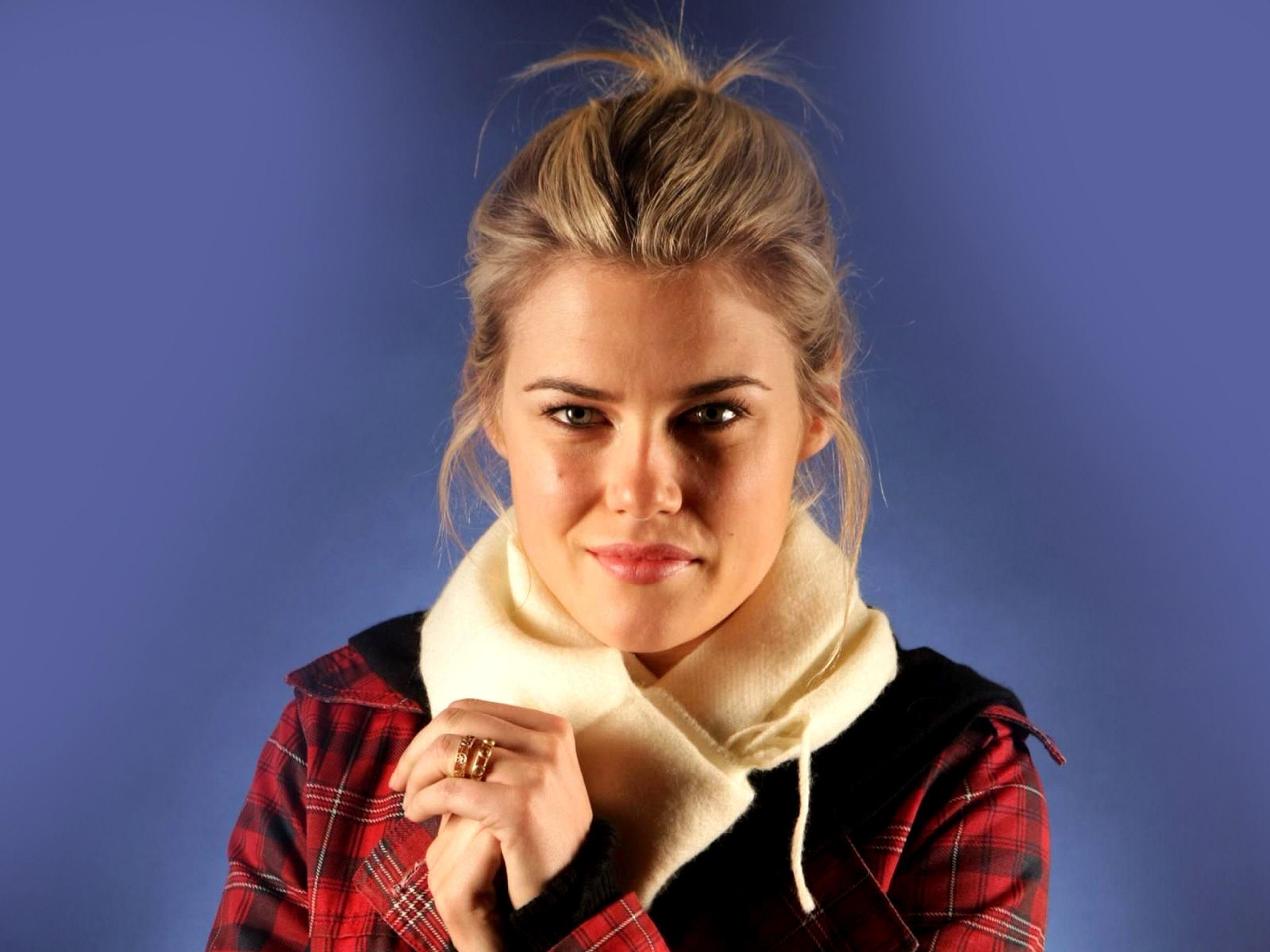 Rachael Taylor Wallpapers