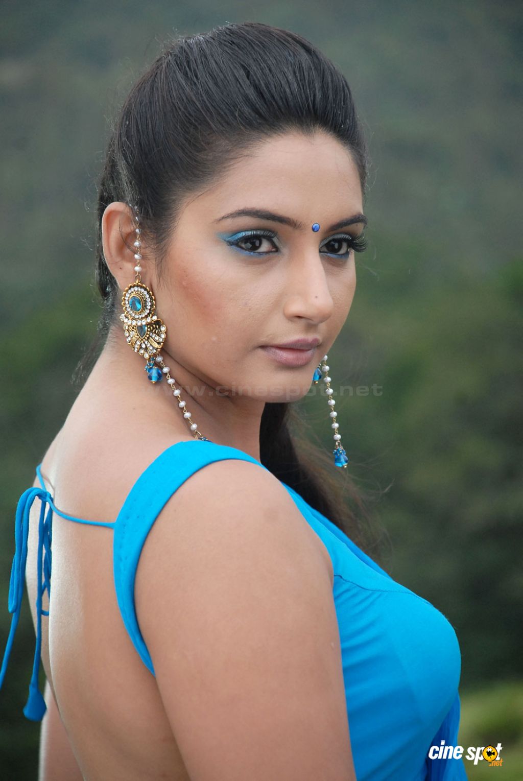 Ragini Dwivedi Wallpapers