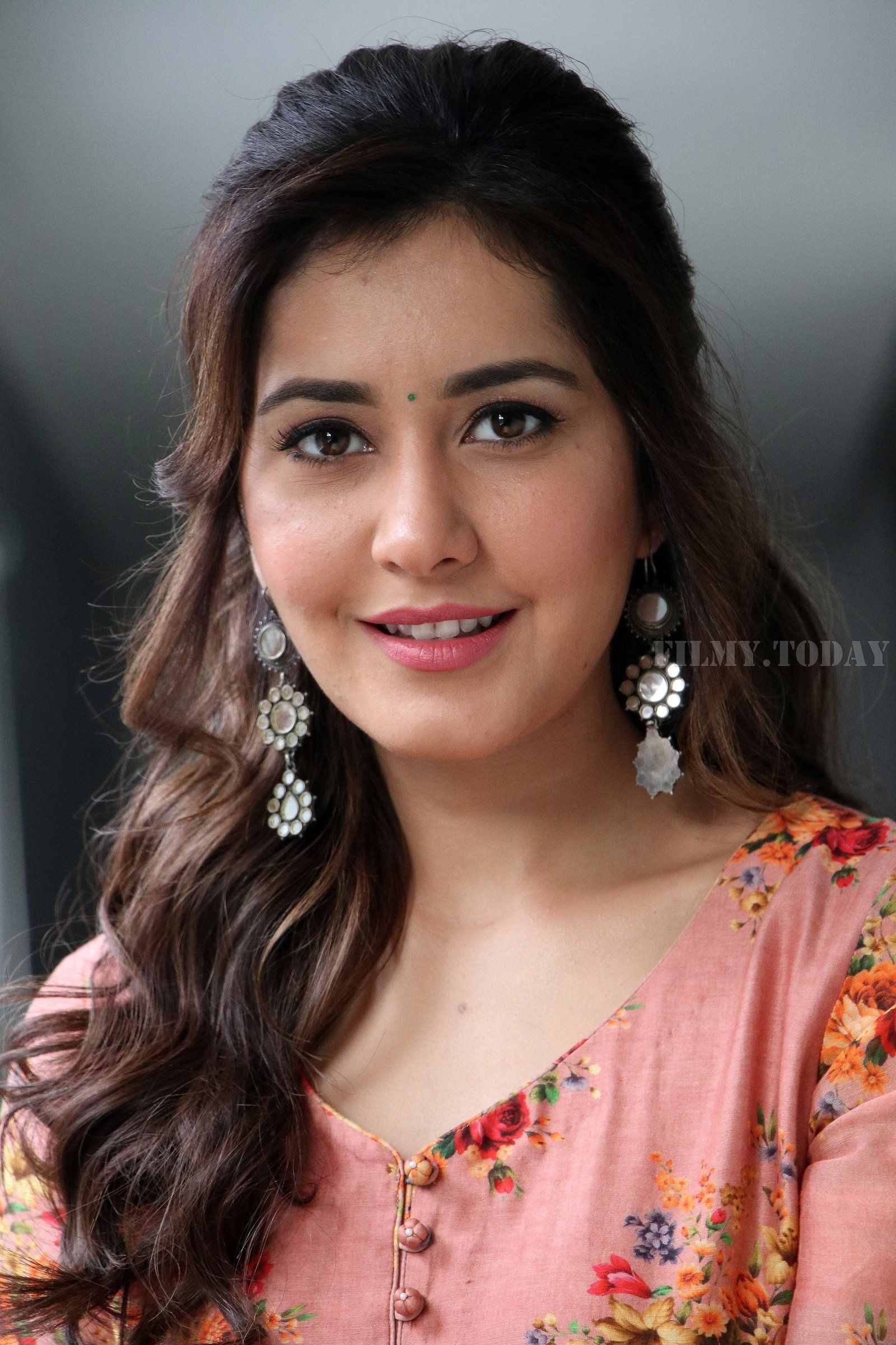 Rashi Khanna Wallpapers