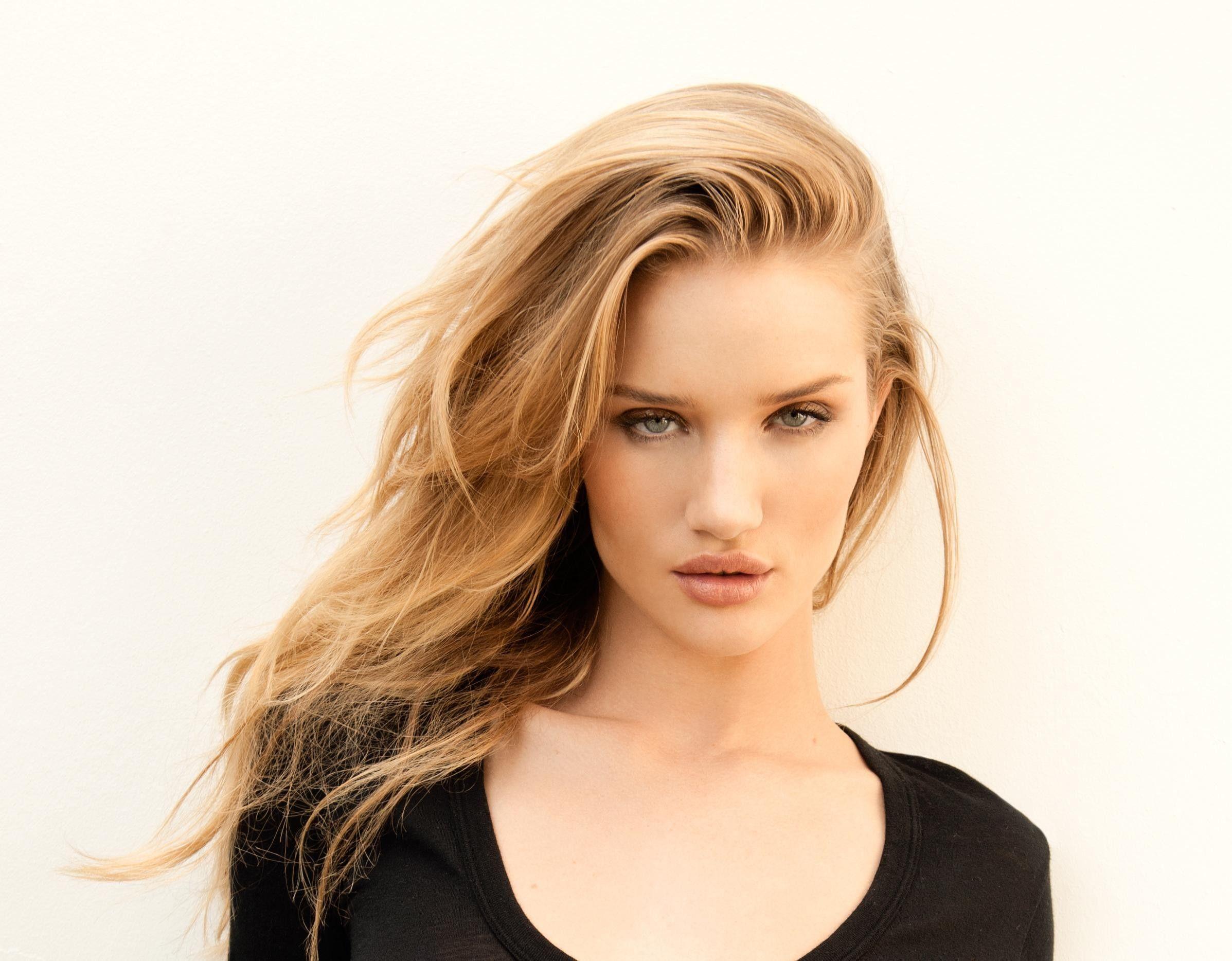 Rosie Huntington Whiteley Model Wallpapers