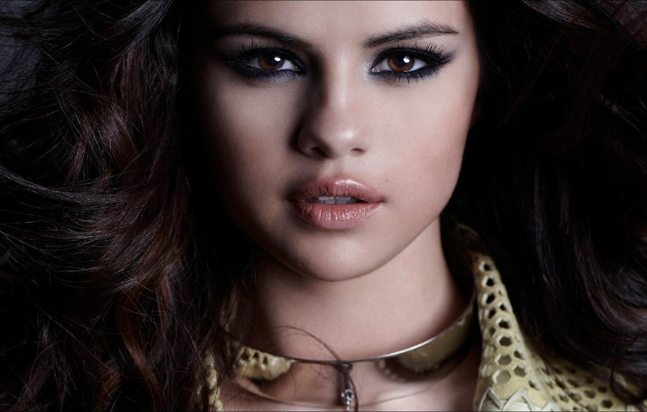 Selena Gomez Beautiful Wallpapers