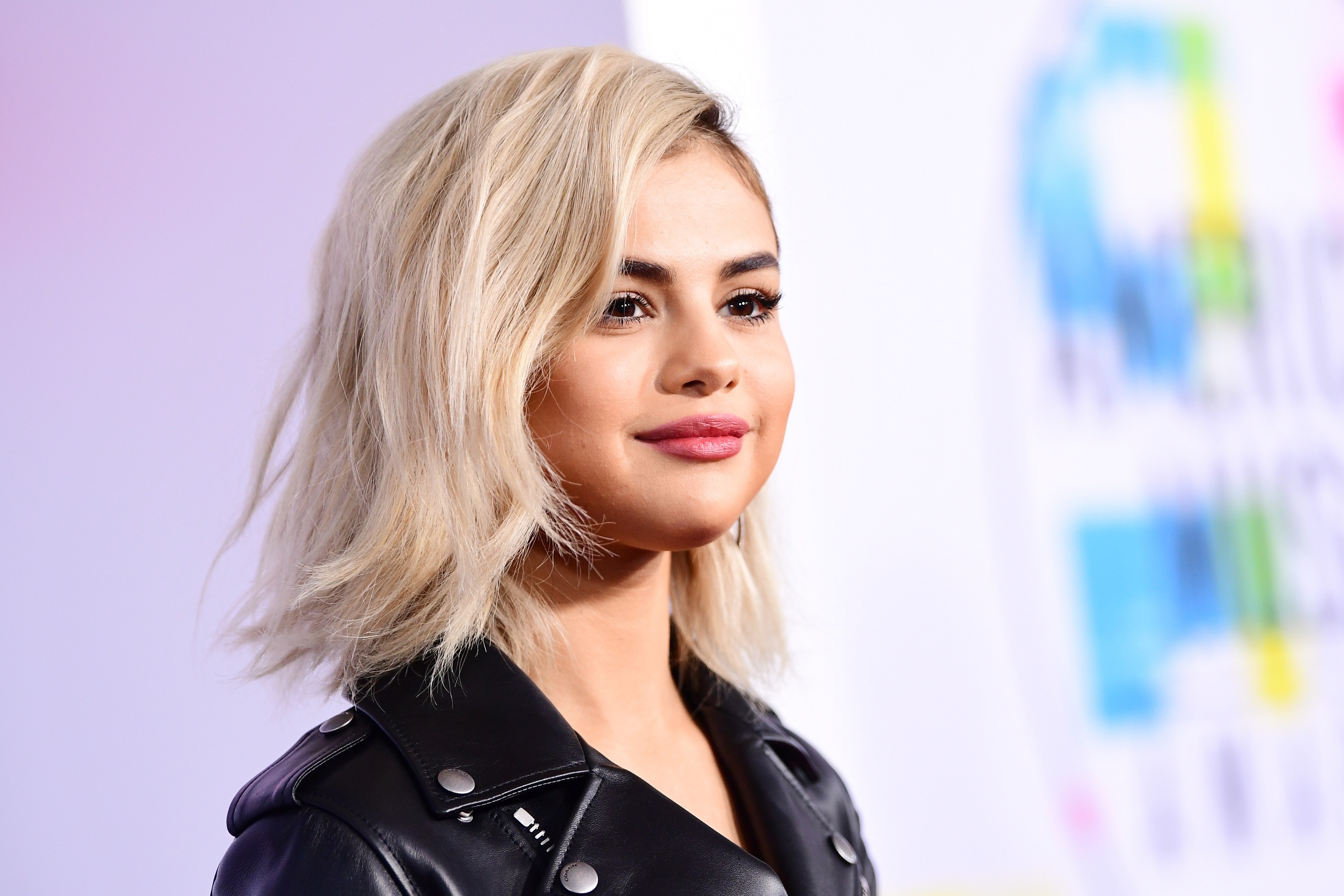 Selena Gomez Blonde 90s Look Wallpapers