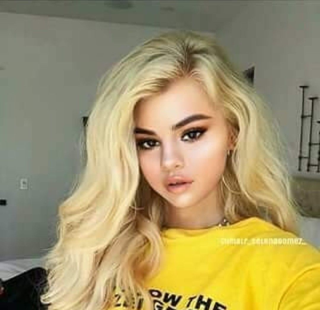 Selena Gomez Blonde 90s Look Wallpapers