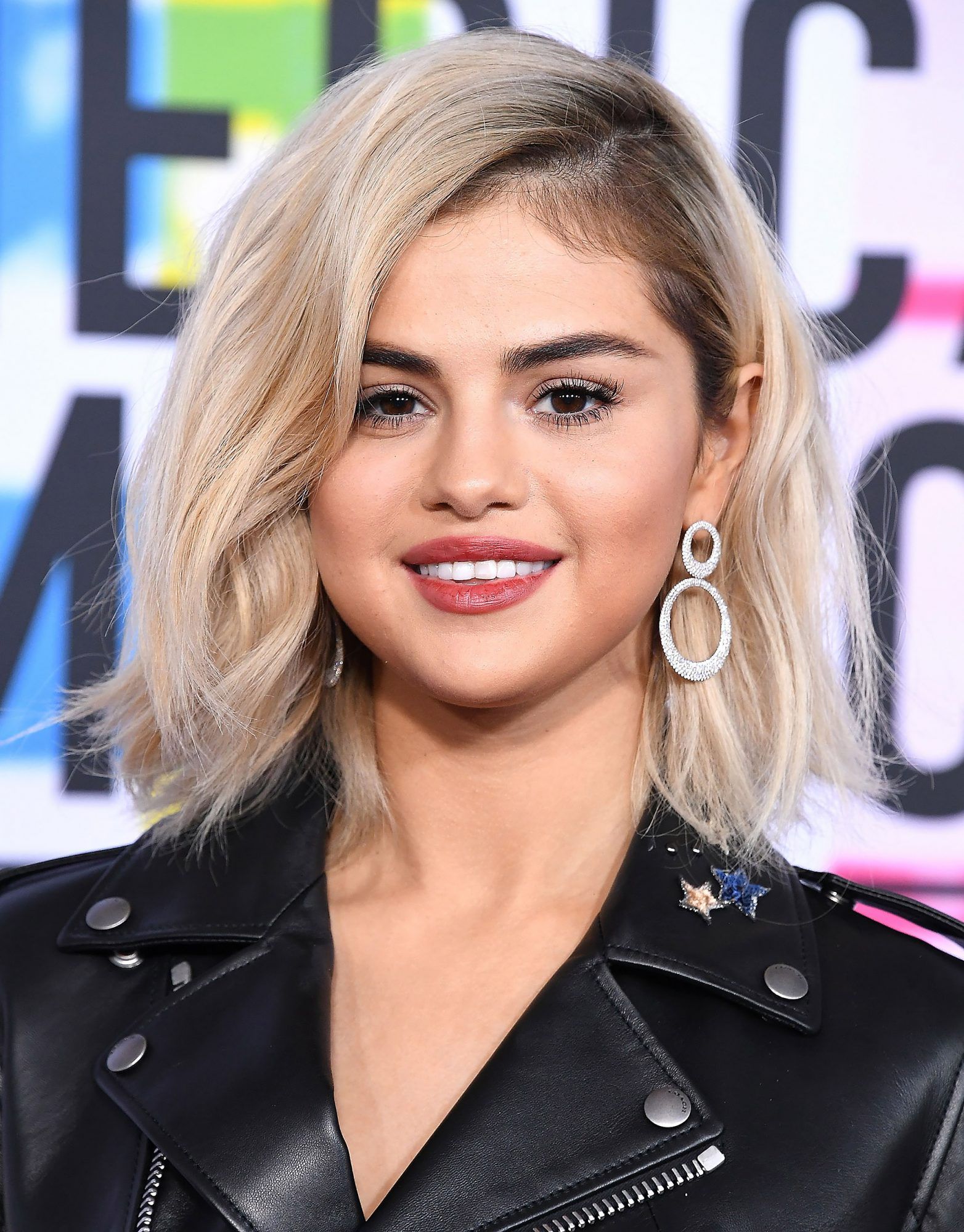 Selena Gomez Blonde 90s Look Wallpapers