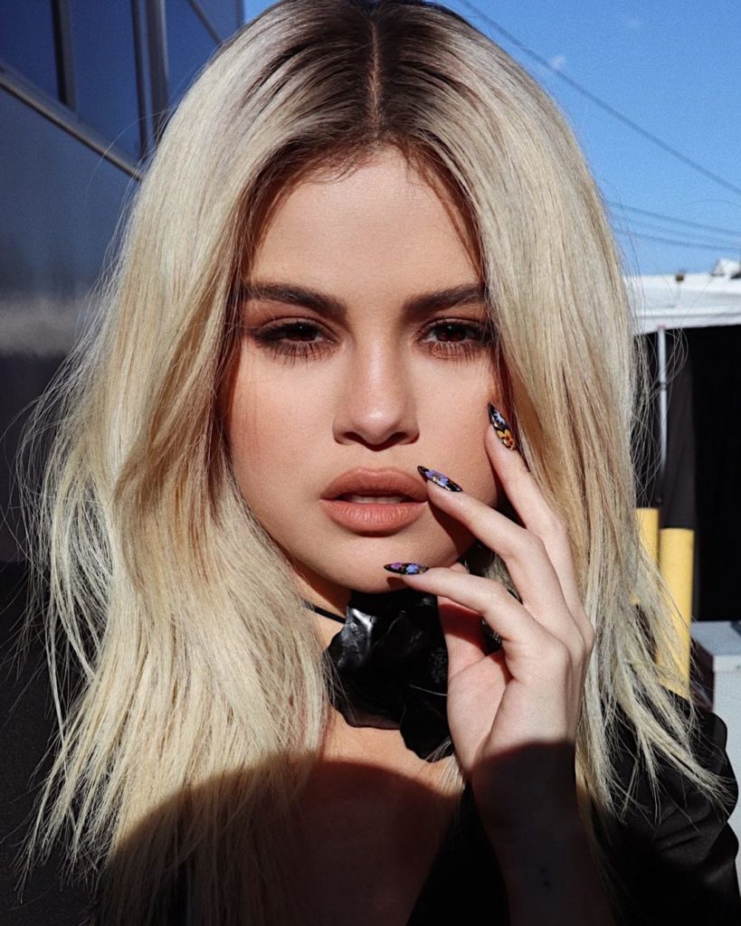 Selena Gomez Blonde 90s Look Wallpapers