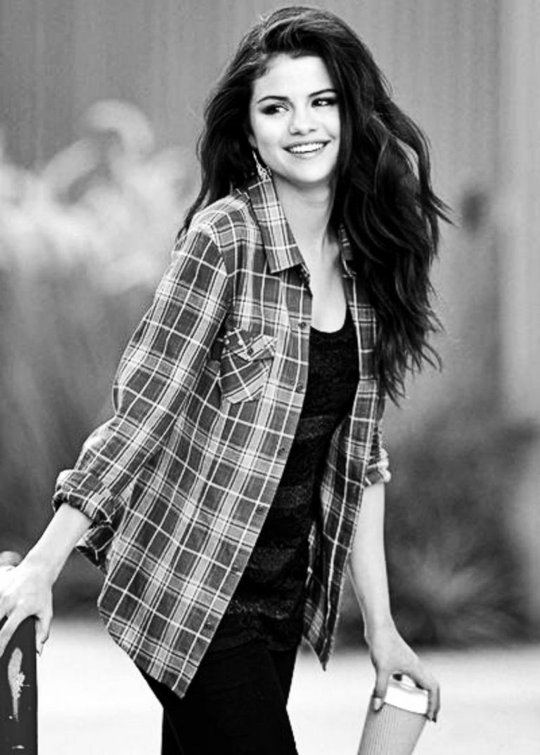 Selena Gomez Monochrome Wallpapers