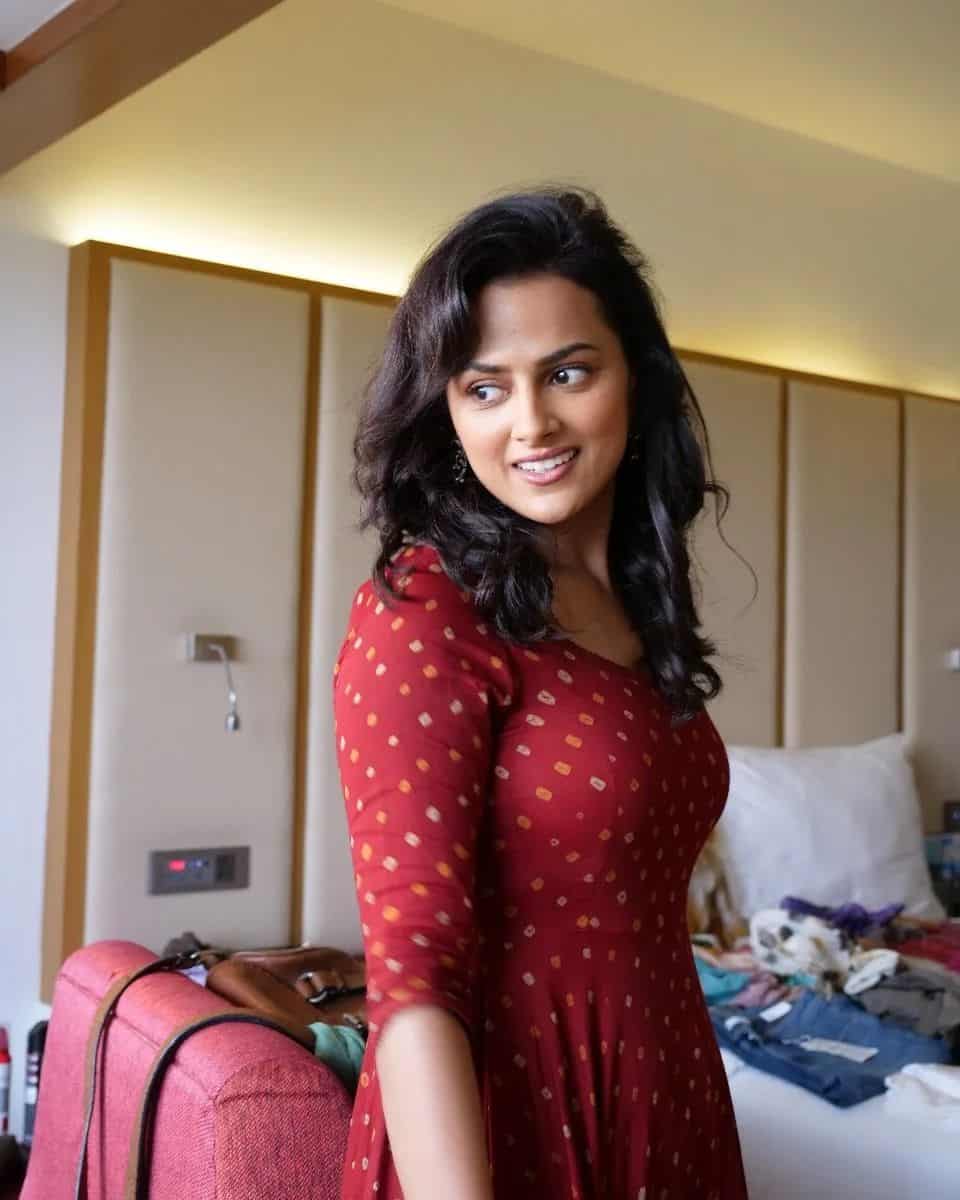 Shraddha Srinath Wallpapers