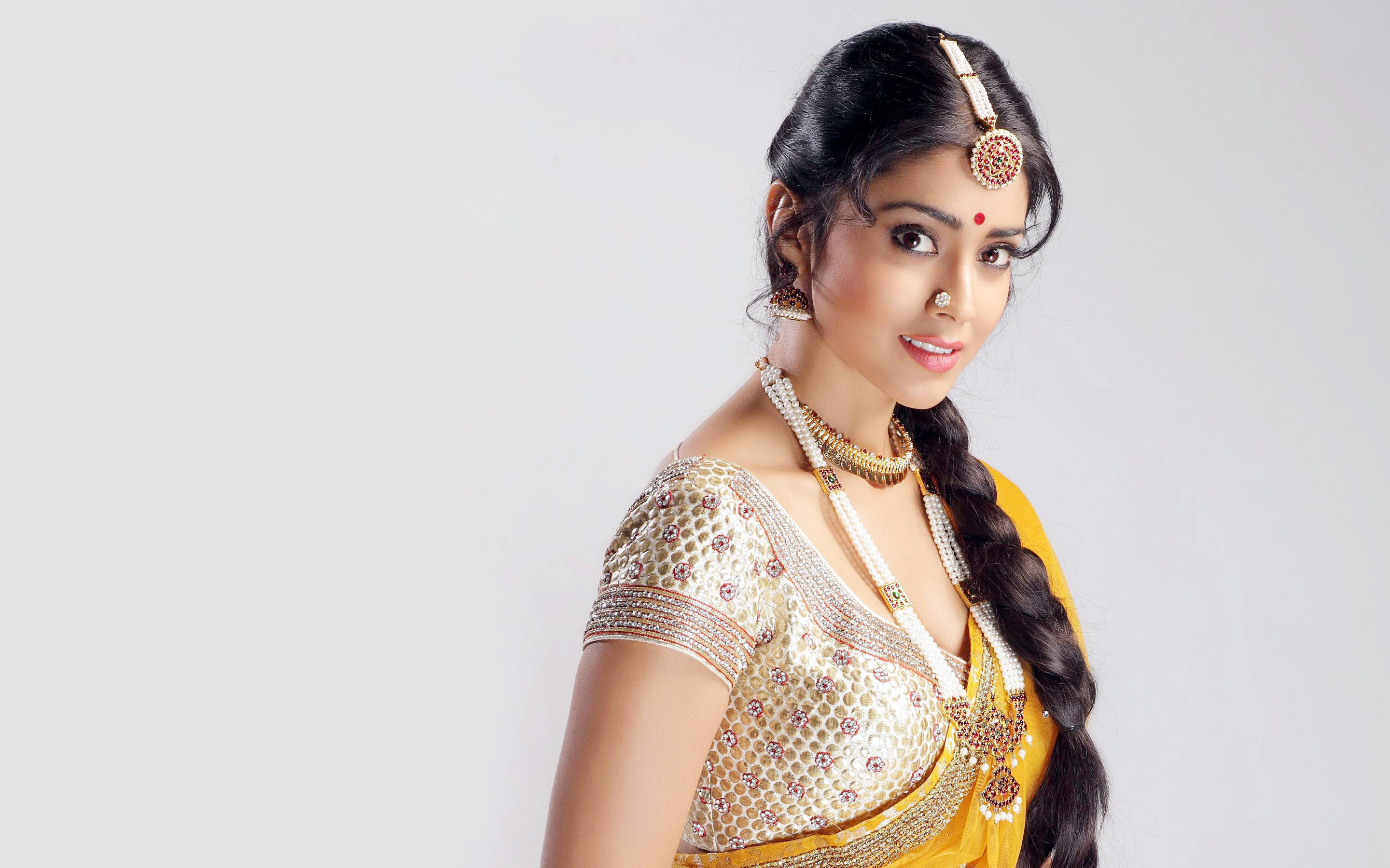 Shriya Saran Wallpapers