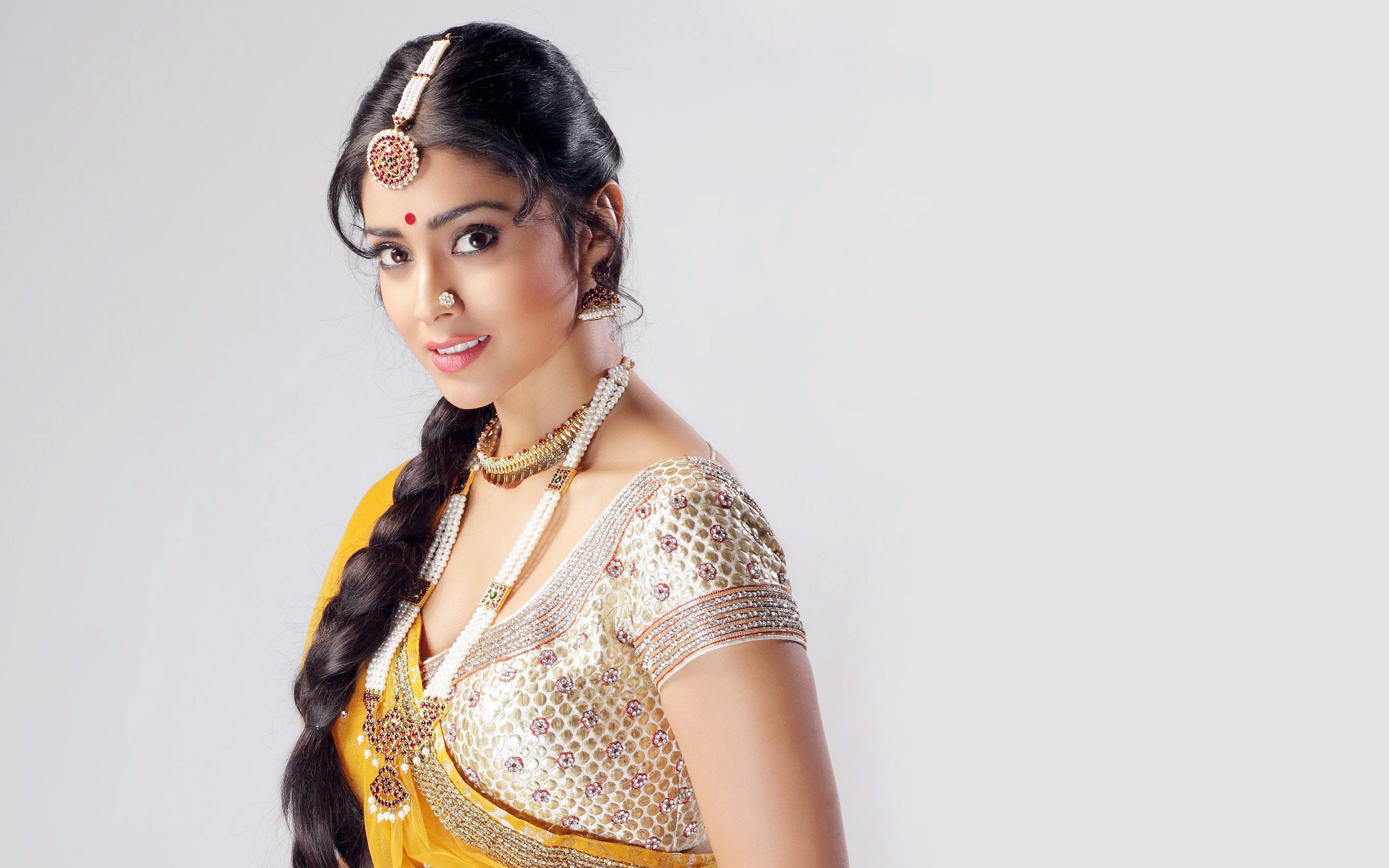 Shriya Saran Wallpapers