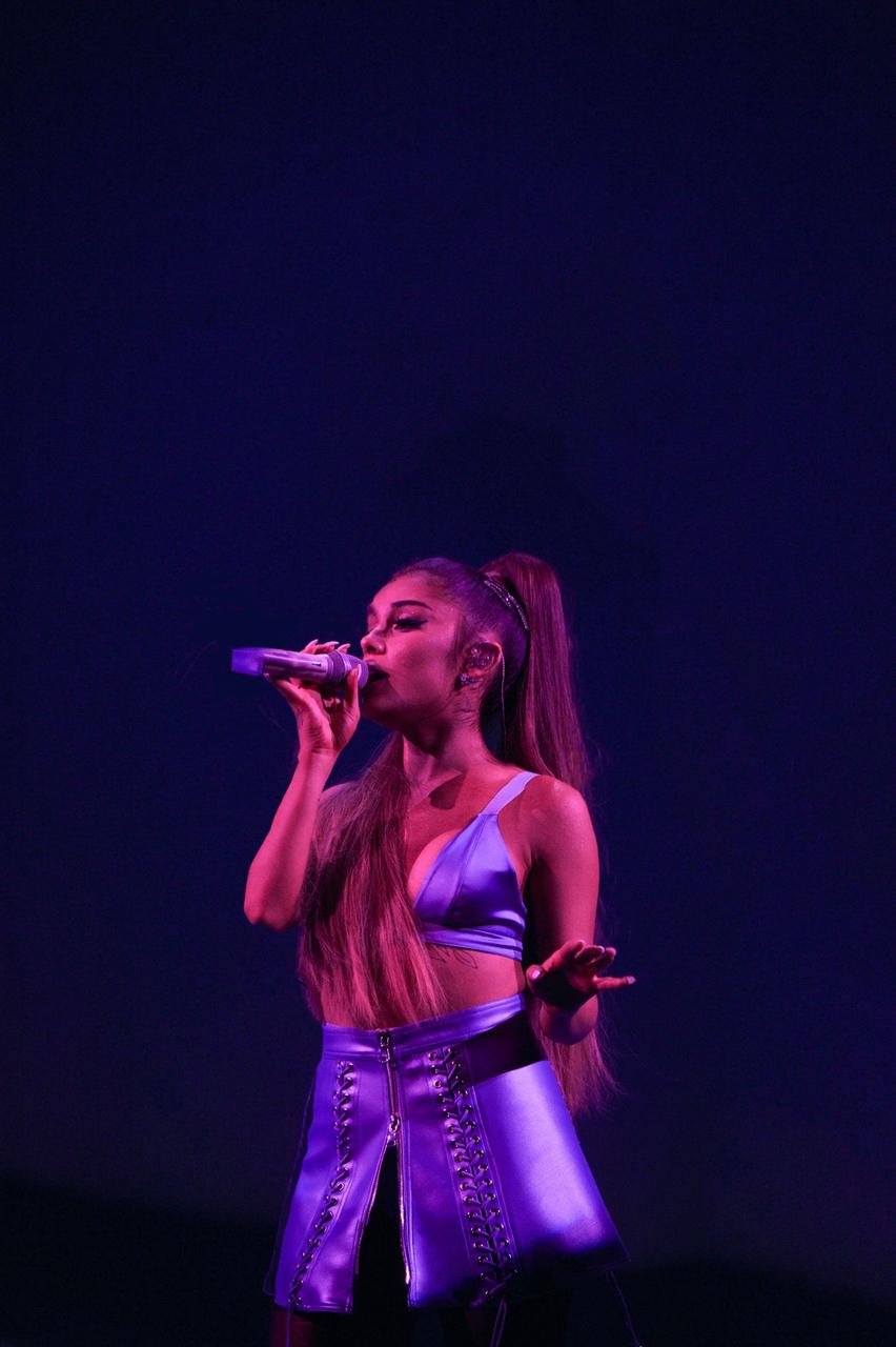 Singer Ariana Grande Wallpapers