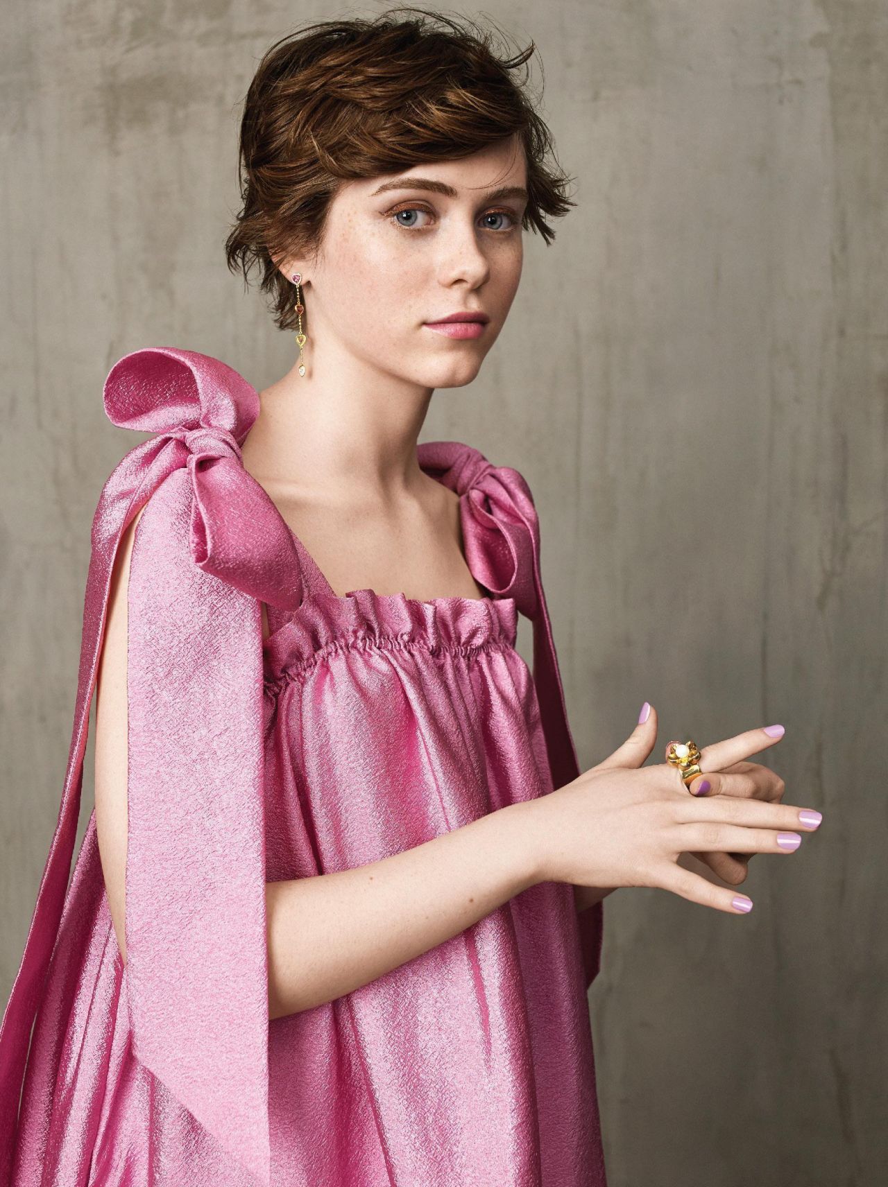 Sophia Lillis Black Dress Wallpapers