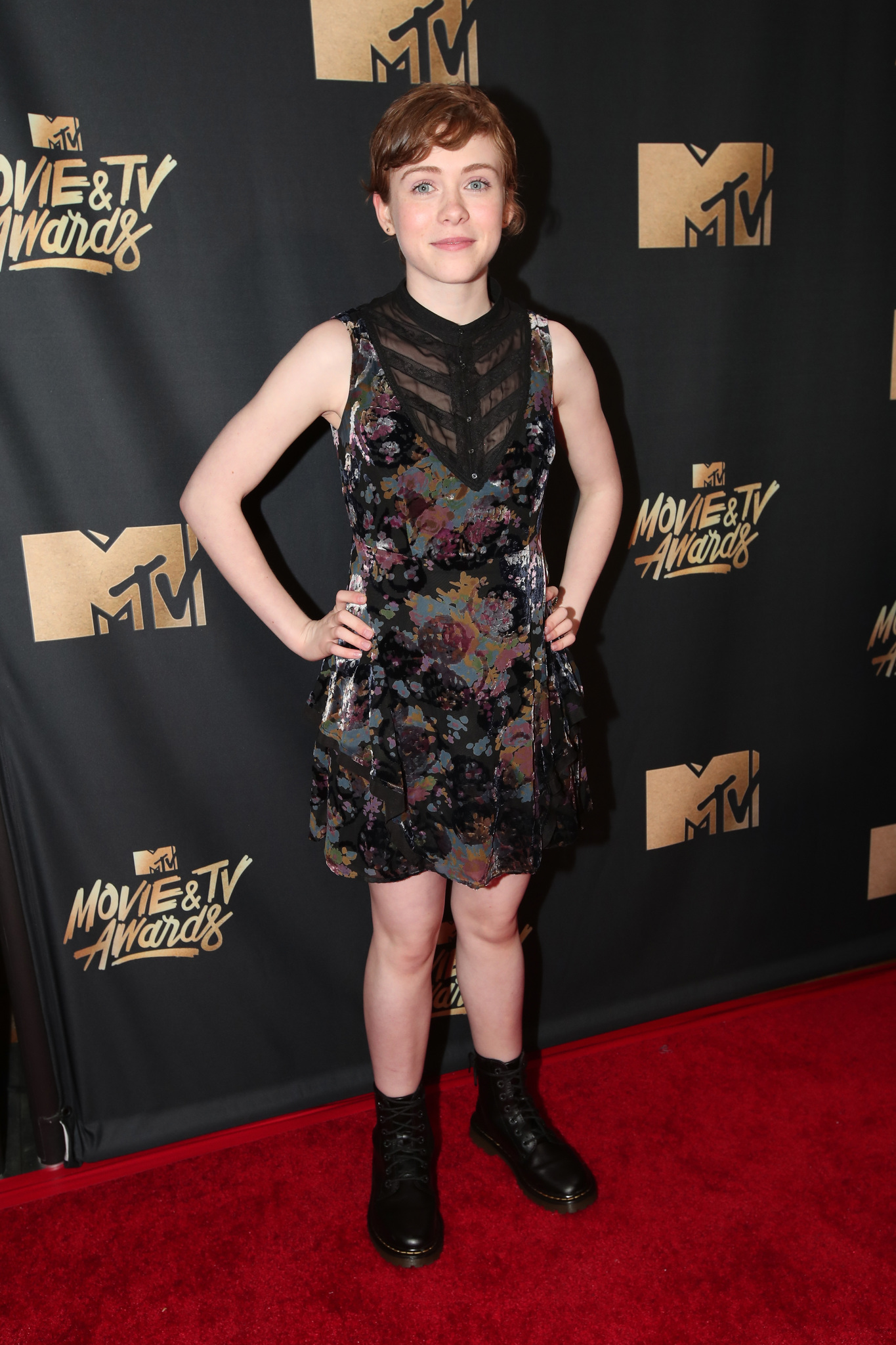 Sophia Lillis Black Dress Wallpapers