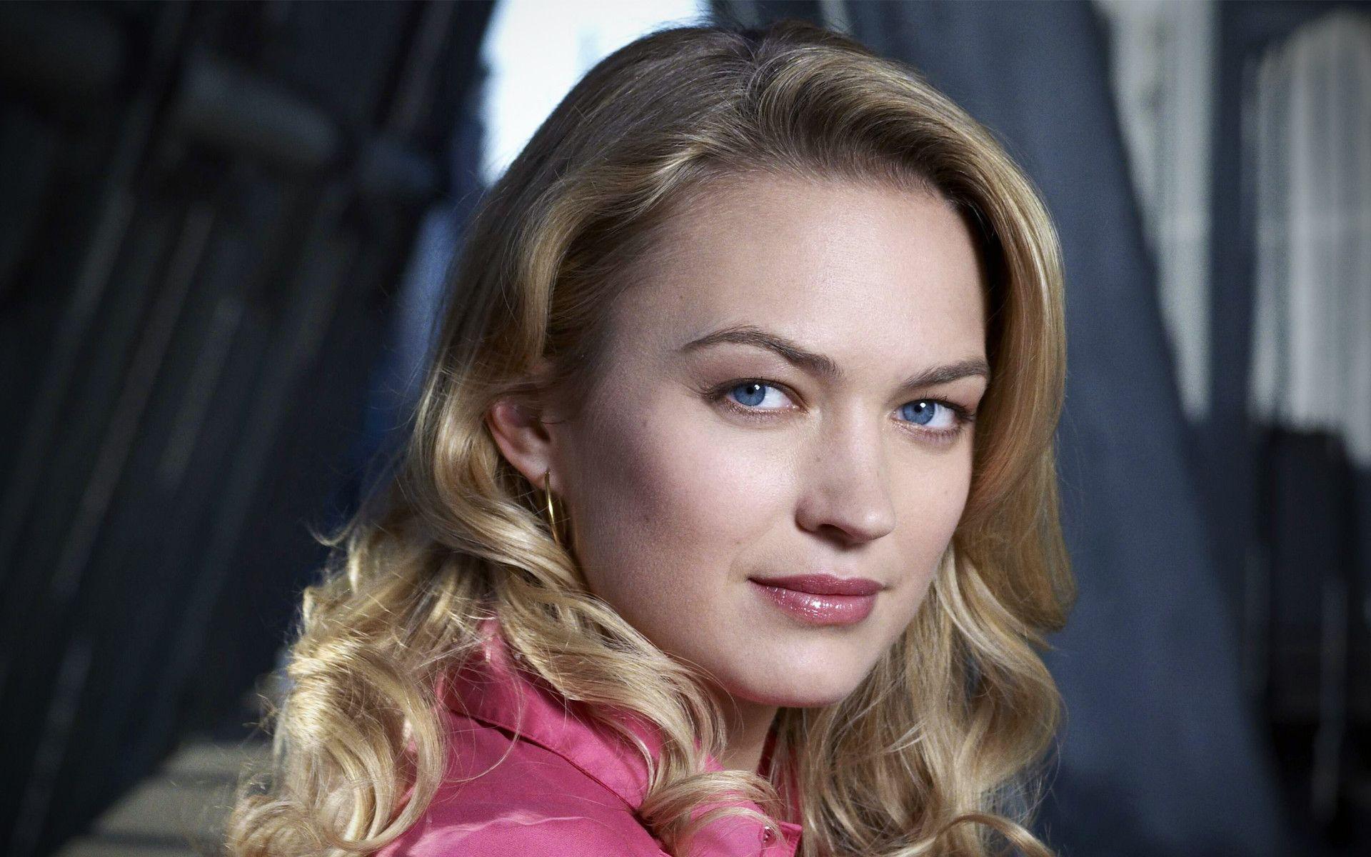 Sophia Myles Wallpapers