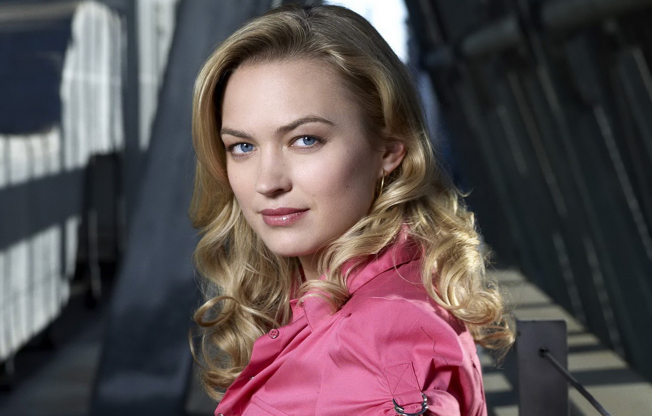 Sophia Myles Wallpapers