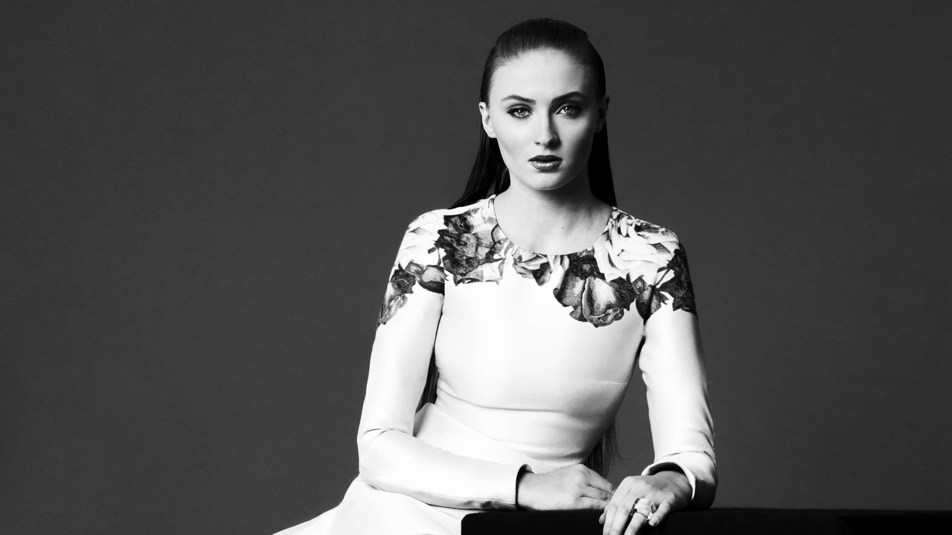 Sophie Turner Monochrome Wallpapers