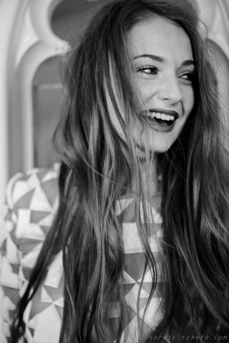 Sophie Turner Monochrome Wallpapers