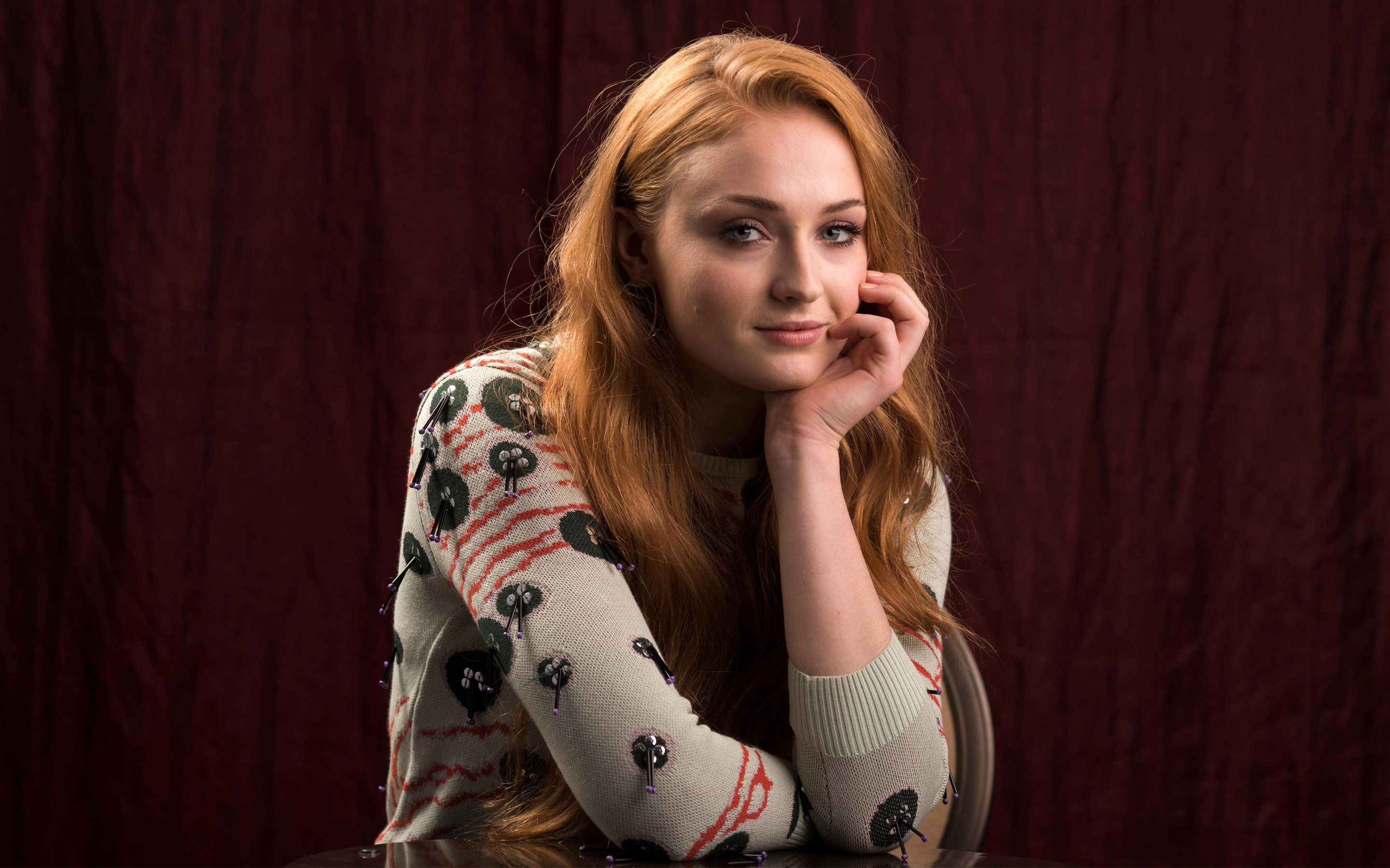 Sophie Turner Monochrome Wallpapers