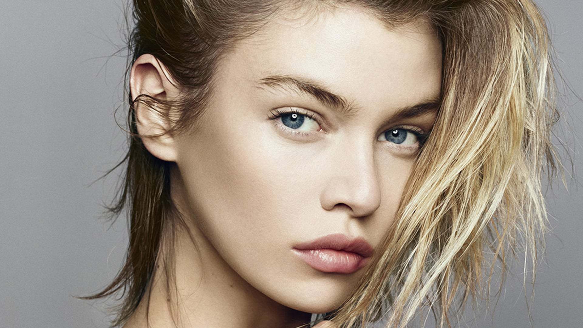 Stella Maxwell Wallpapers