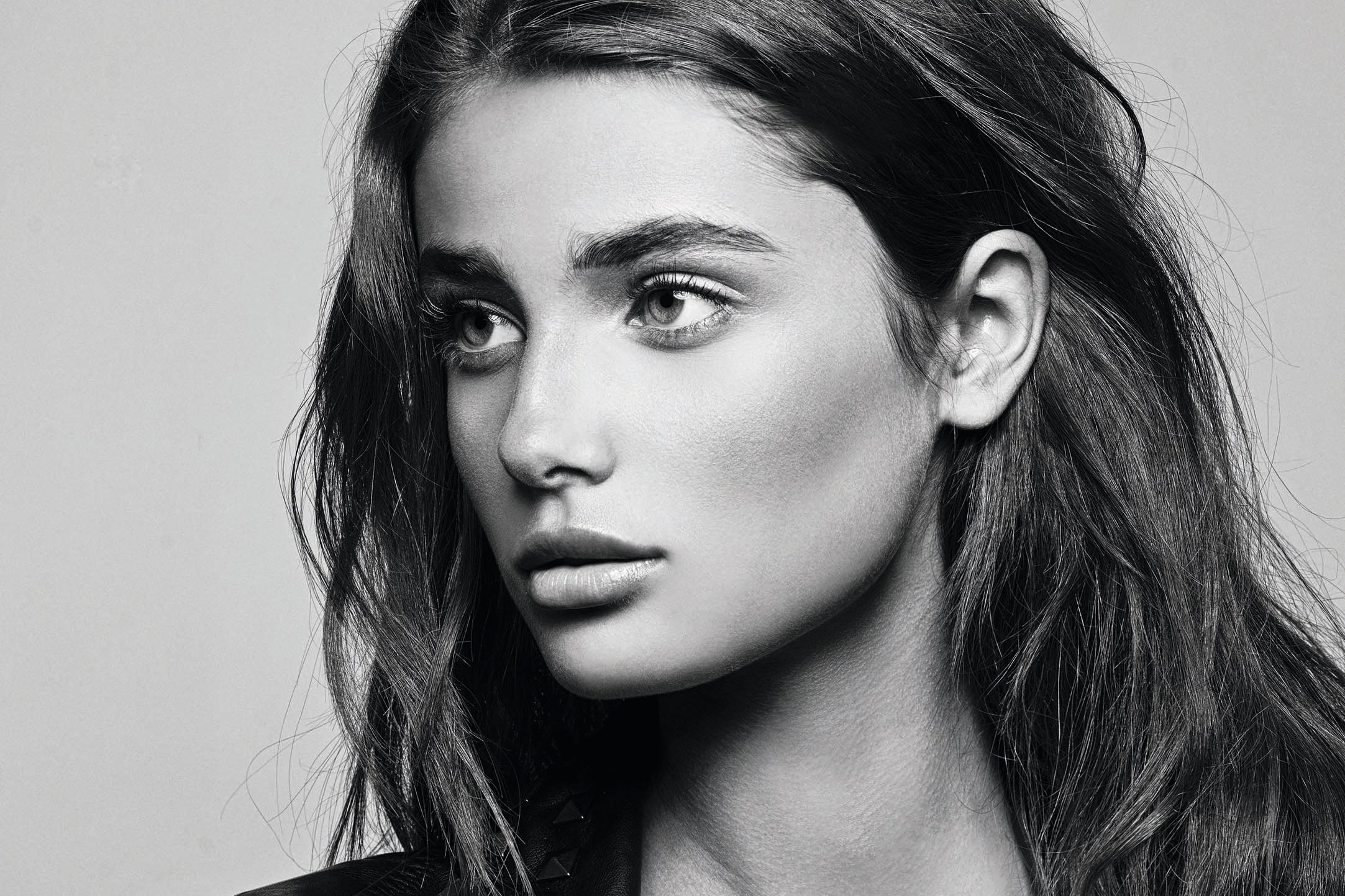 Taylor Hill Wallpapers