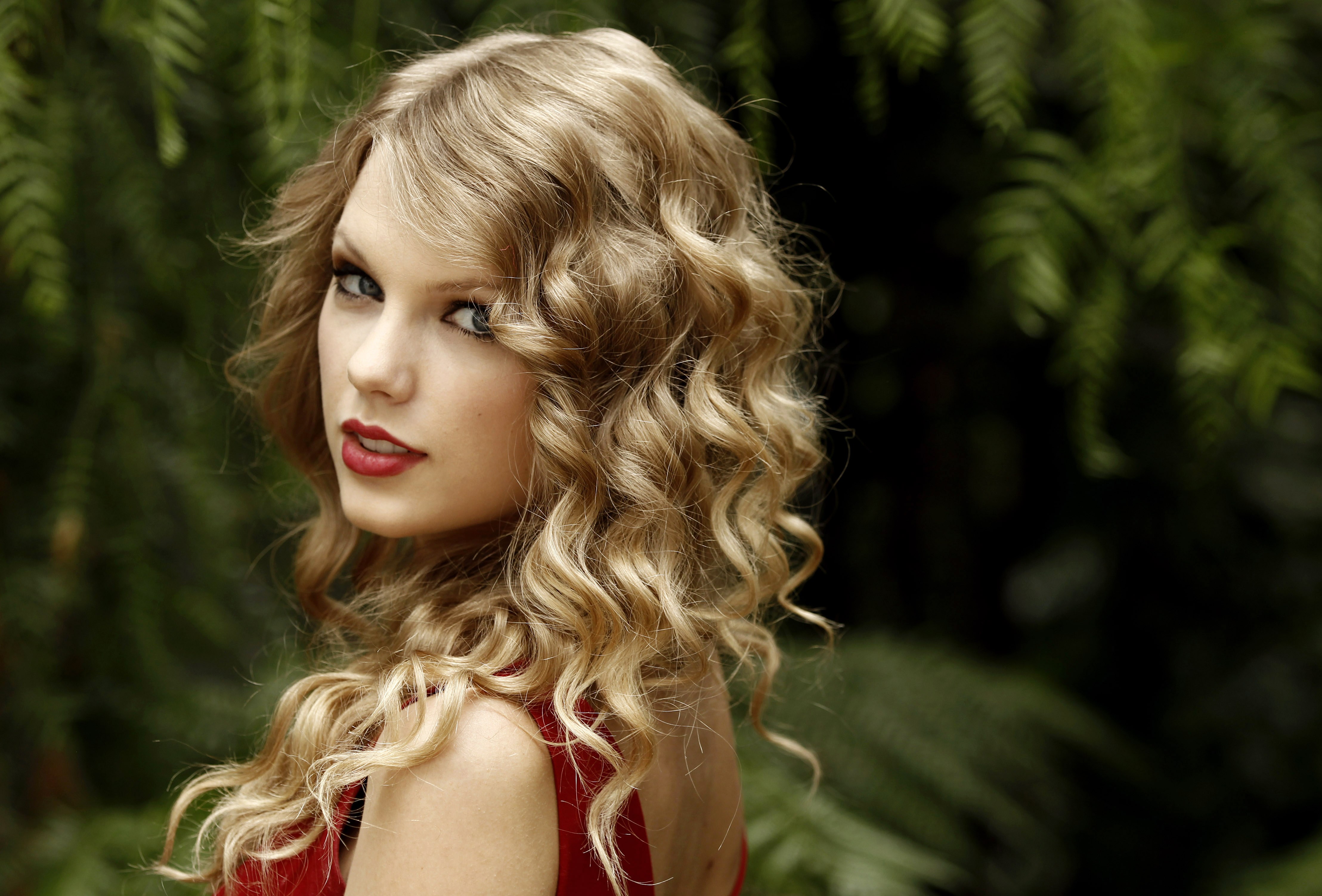 Taylor Swift New Wallpapers