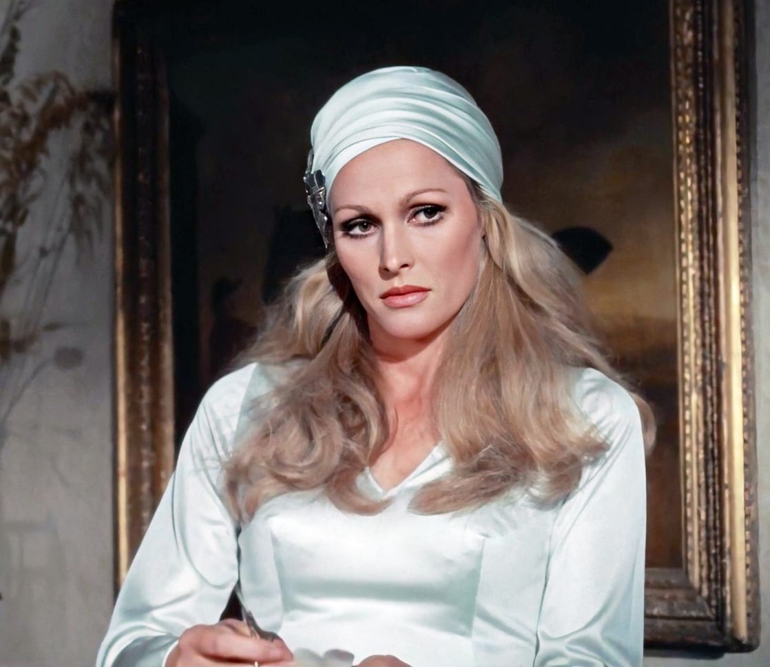 Ursula Andress Wallpapers