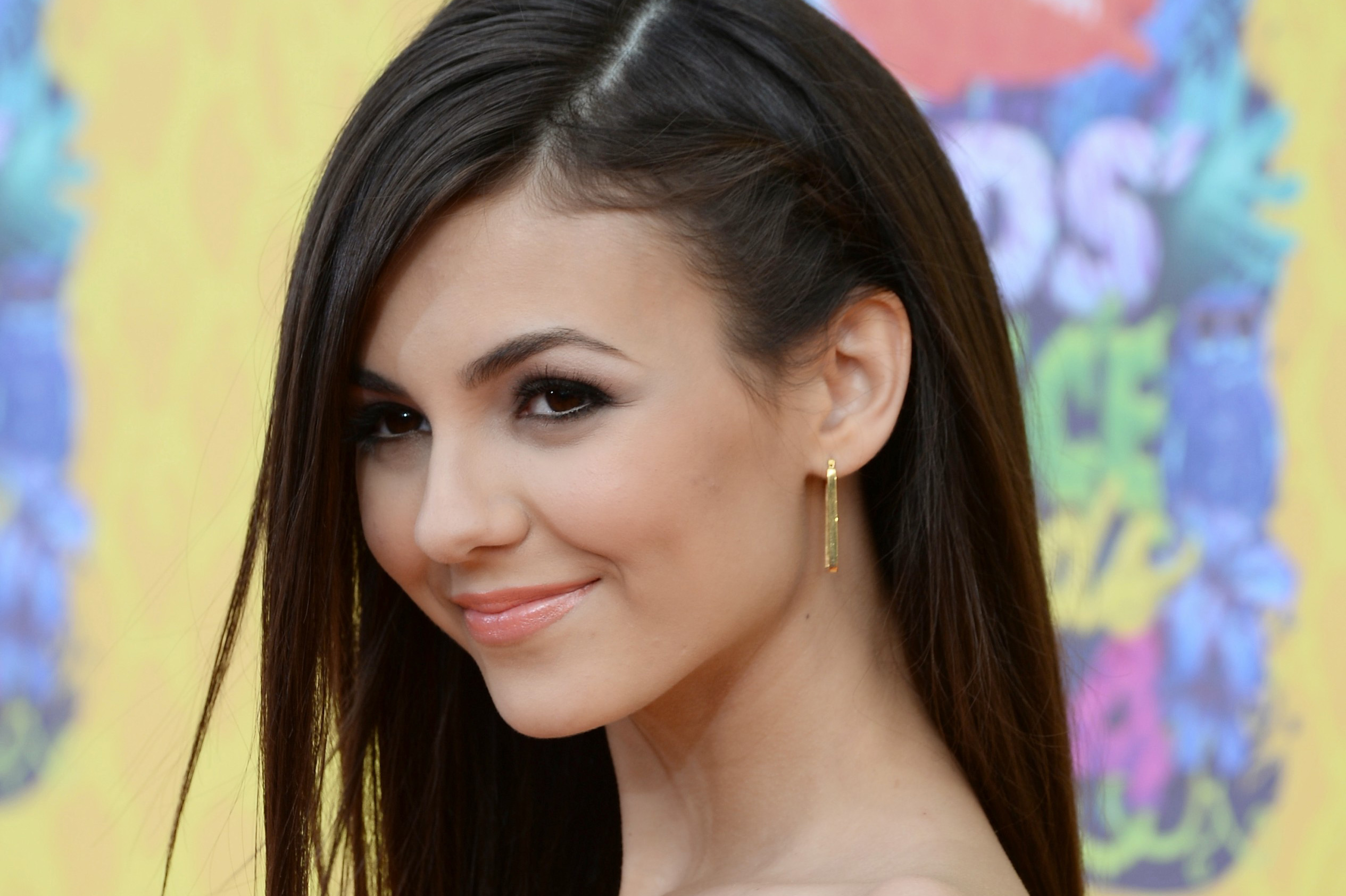 Victoria Justice Cute Face Wallpapers