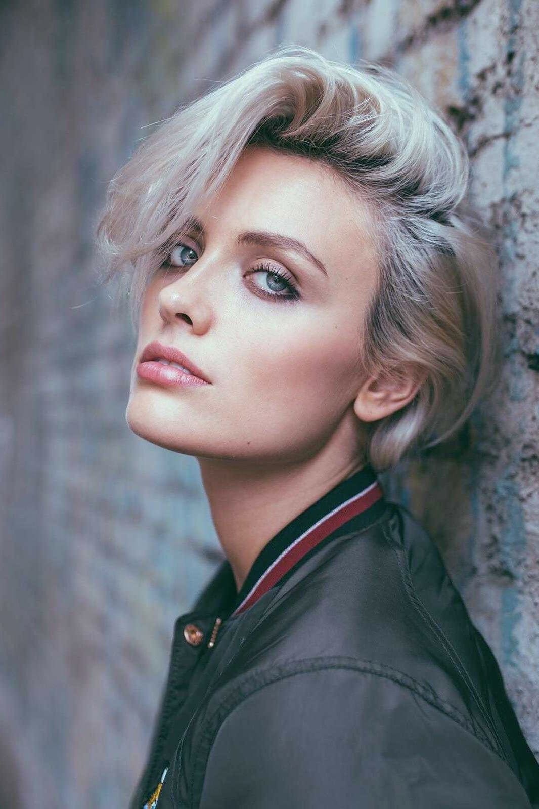 Wallis Day Wallpapers