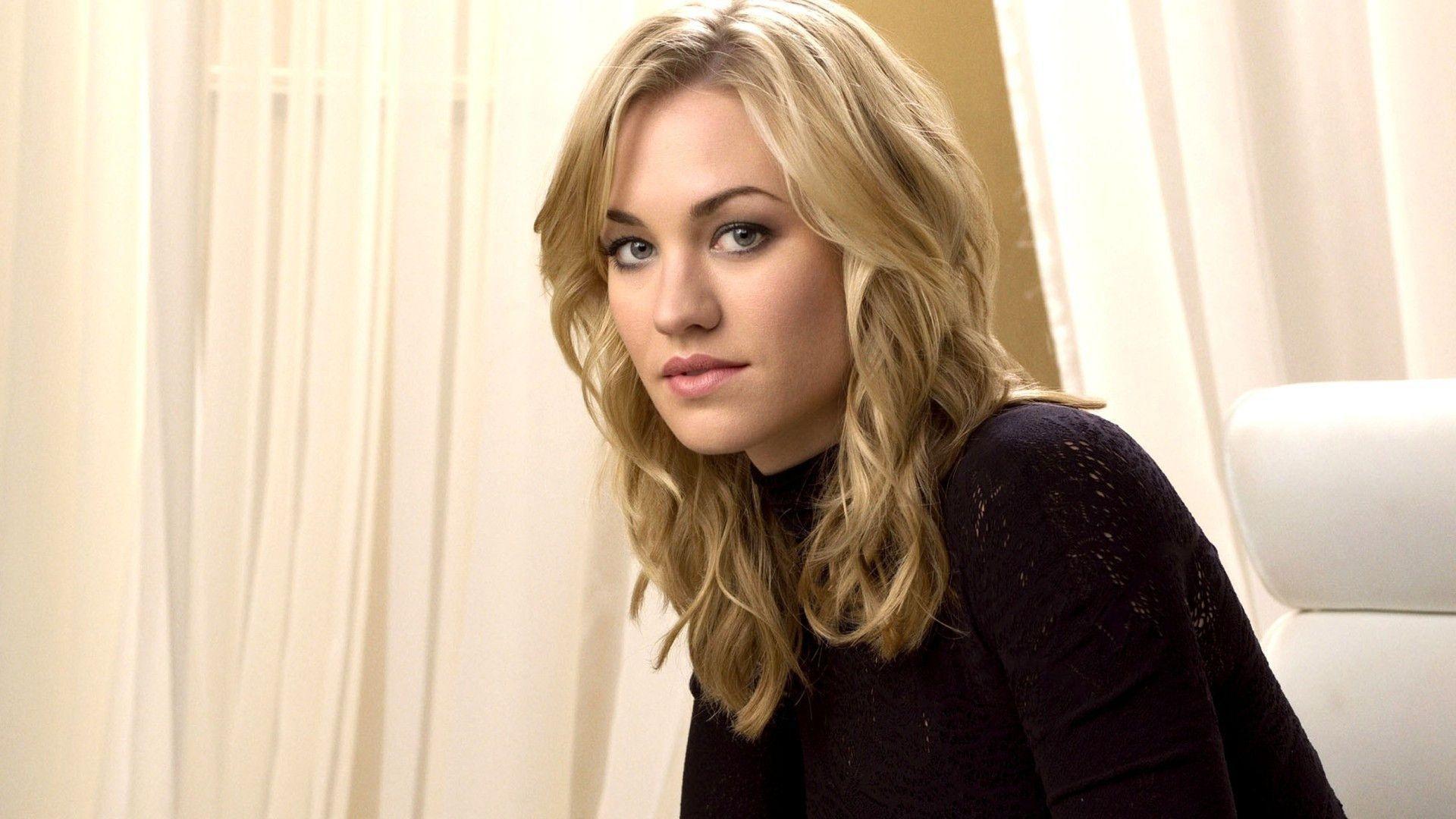 Yvonne Strahovski Wallpapers