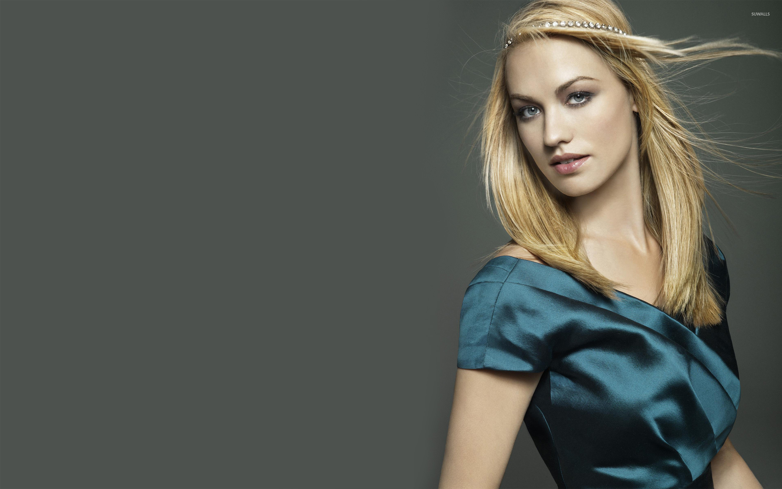 Yvonne Strahovski Wallpapers