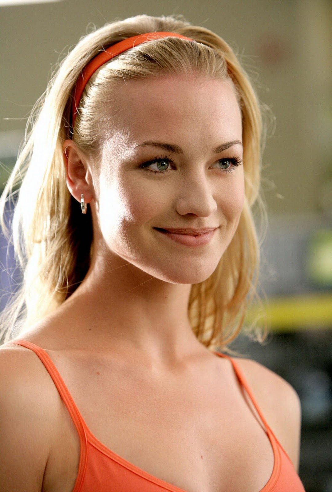 Yvonne Strahovski Hot Australian Actress Wallpapers