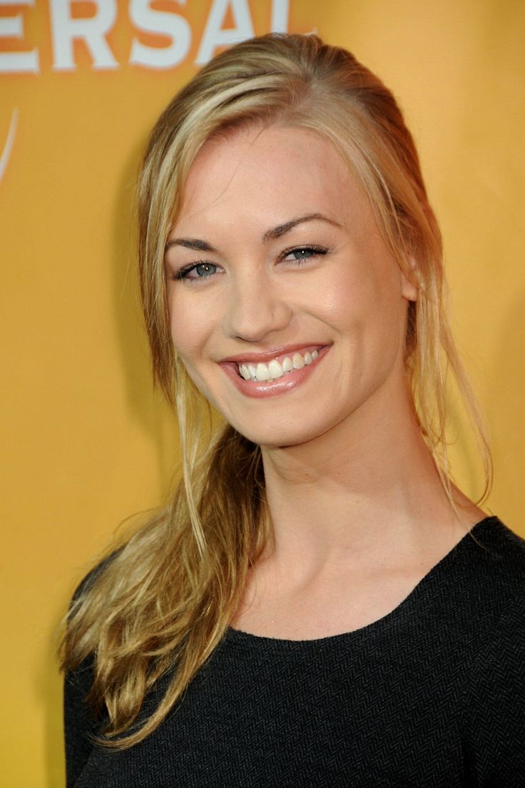 Yvonne Strahovski Hot Australian Actress Wallpapers